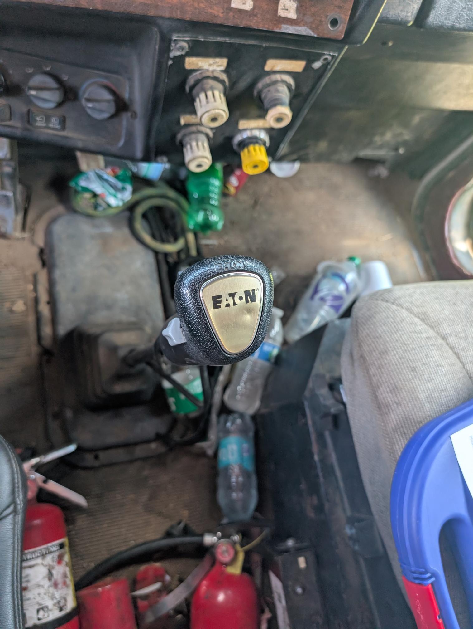 1995 PETERBILT 330 - Image 47