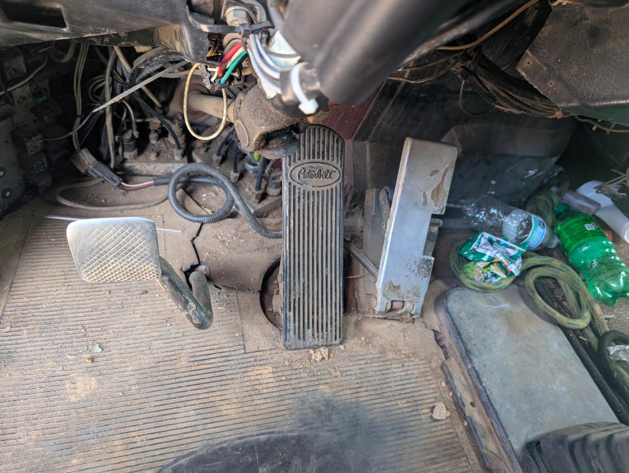 1995 PETERBILT 330 - Image 22