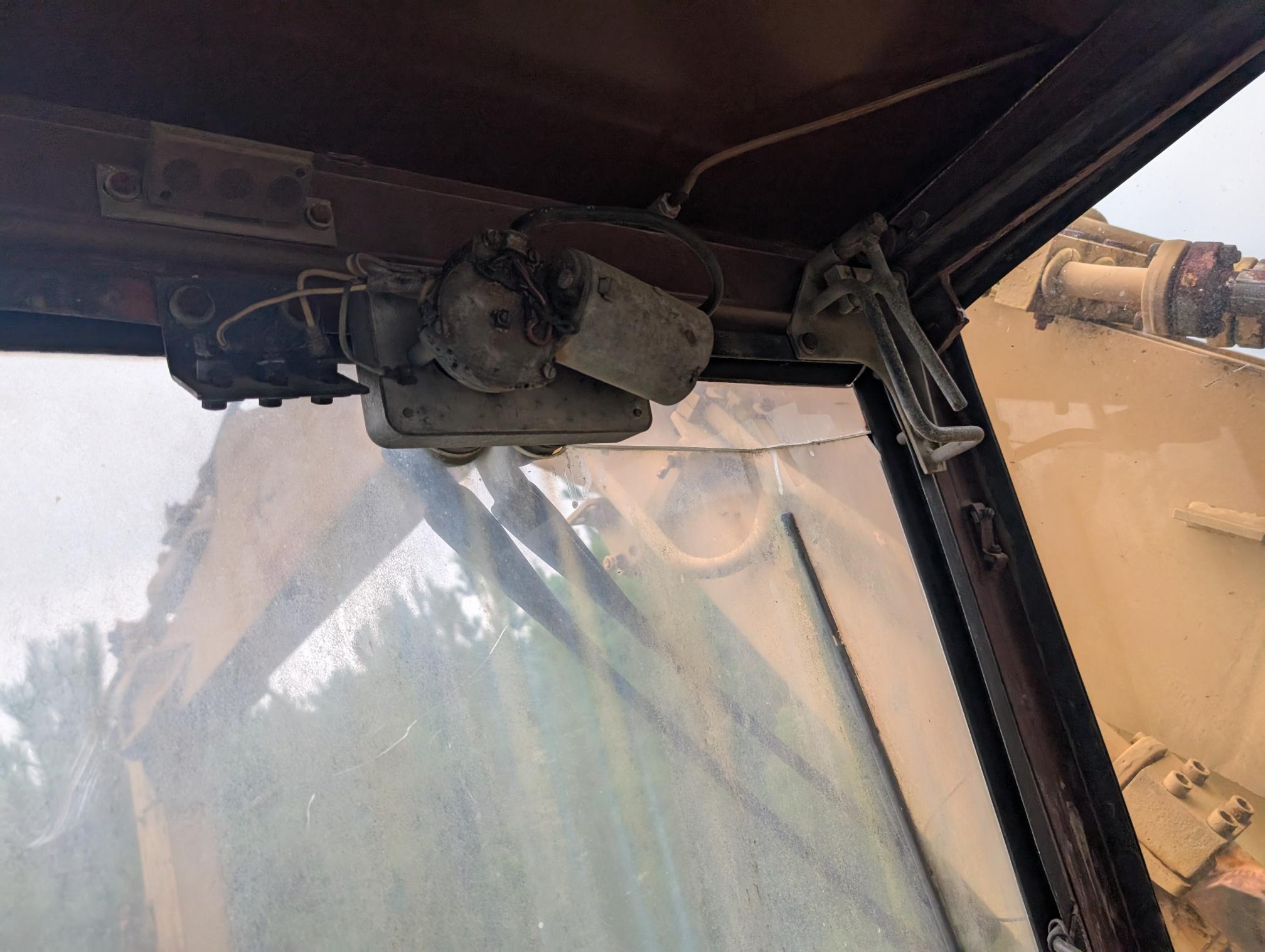 1984 CASE 125B - Image 24