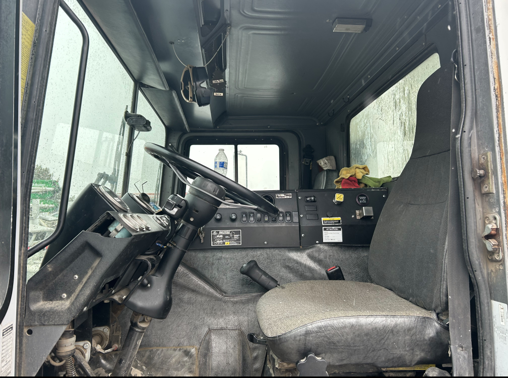 2006 MACK MR688S - Image 5