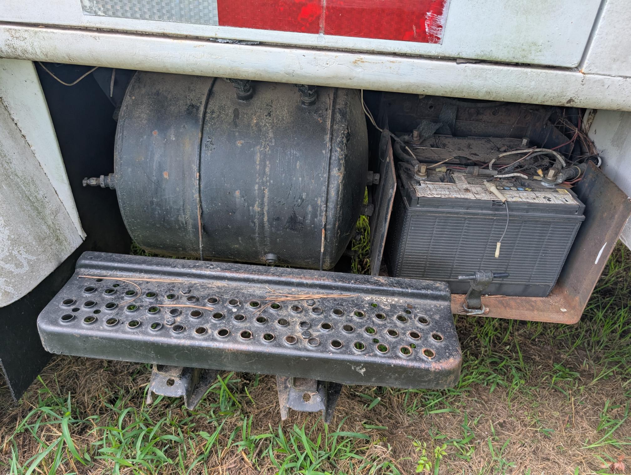 1985 INTERNATIONAL S1900 - view 9 of 28