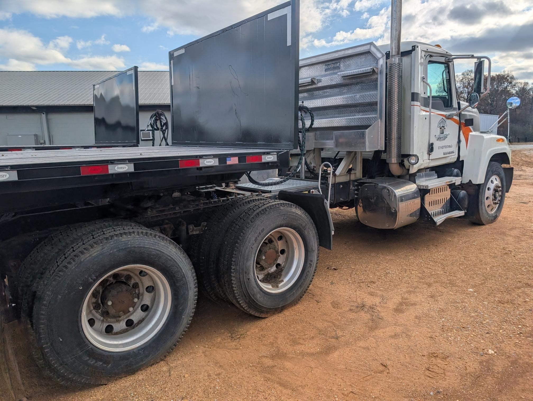 2013 MACK CHU613 - Image 4