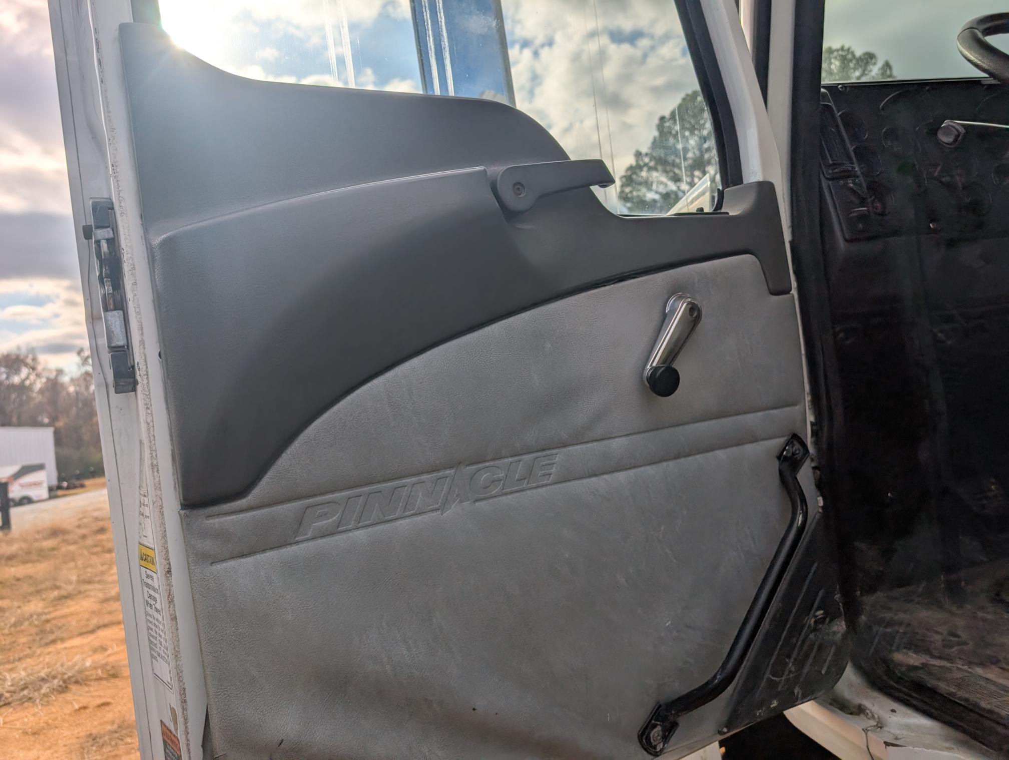 2013 MACK CHU613 - Image 5