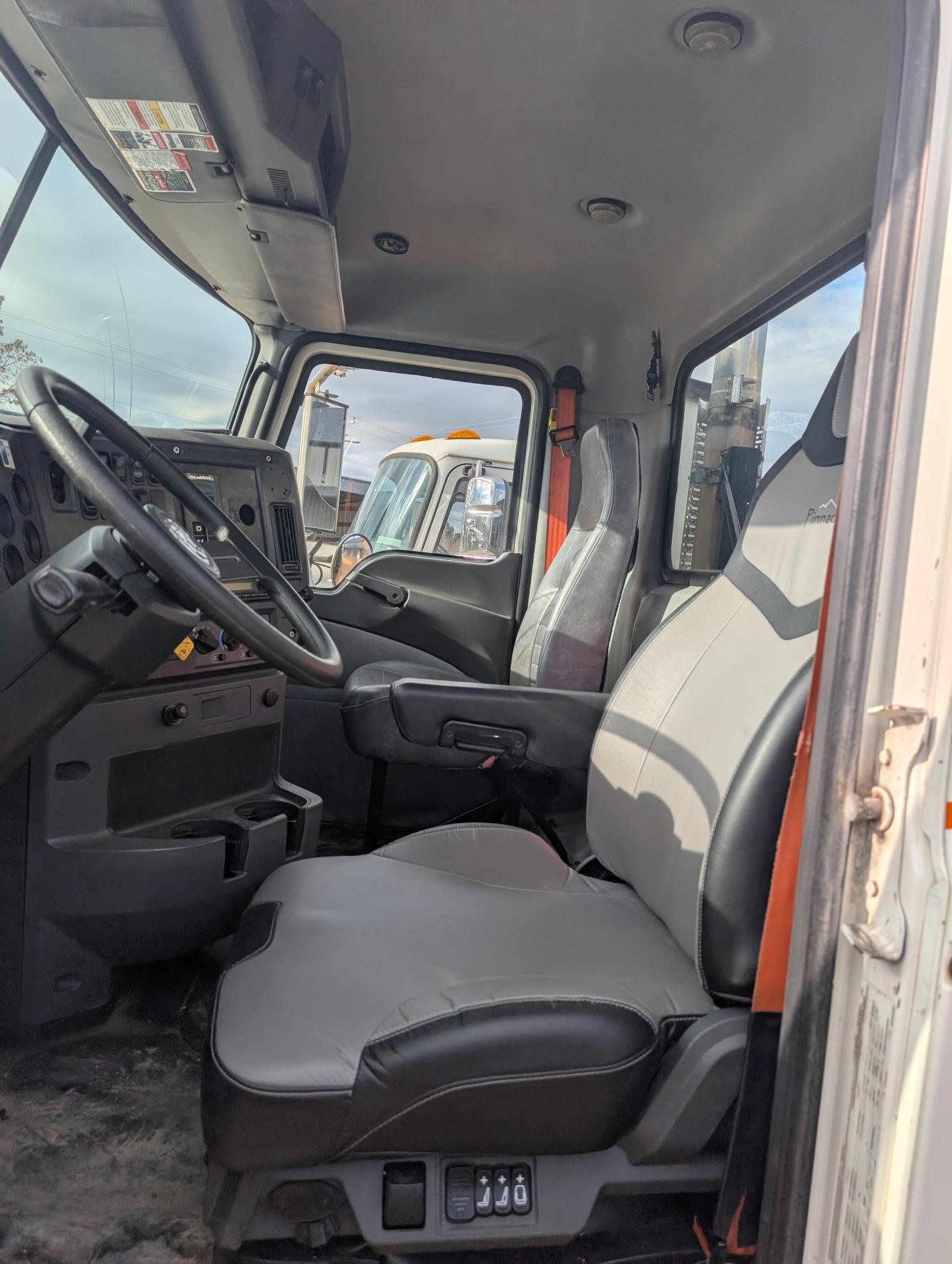 2013 MACK CHU613 - Image 6