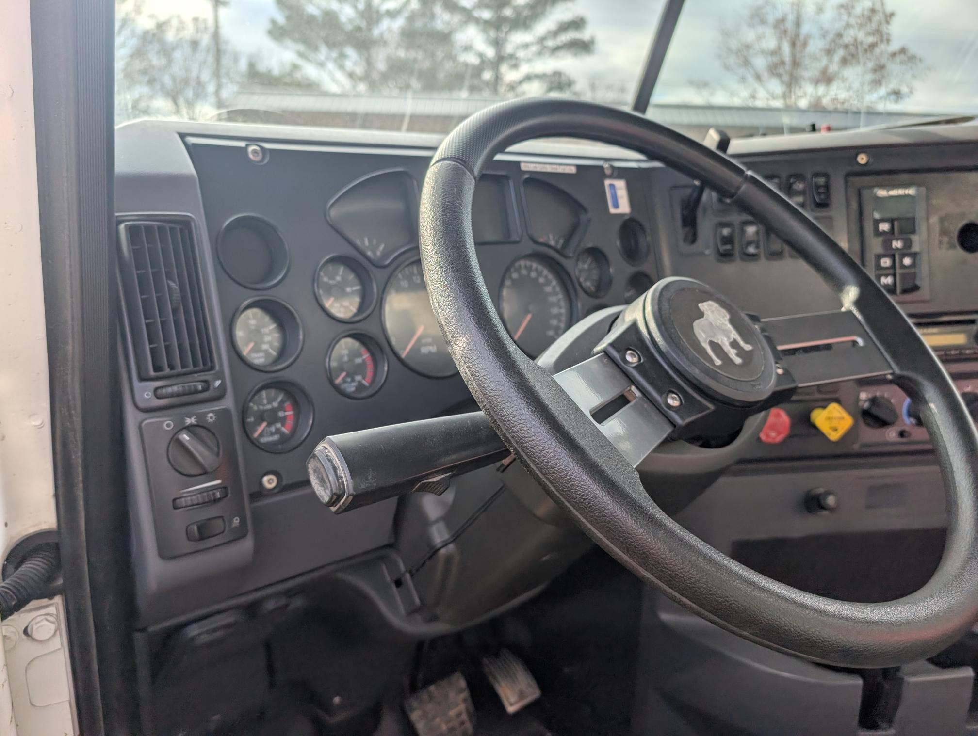 2013 MACK CHU613 - Image 10