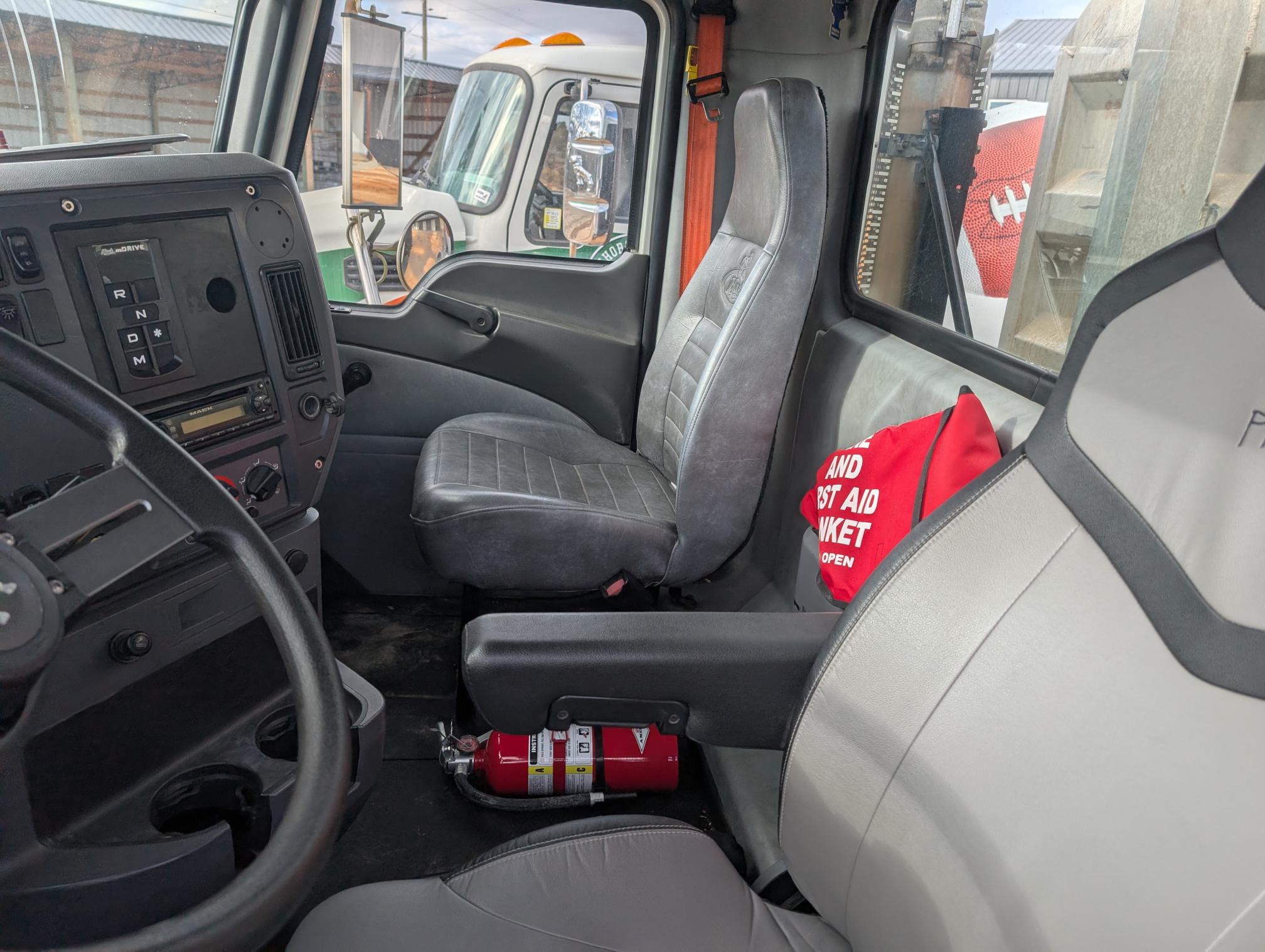 2013 MACK CHU613 - Image 9