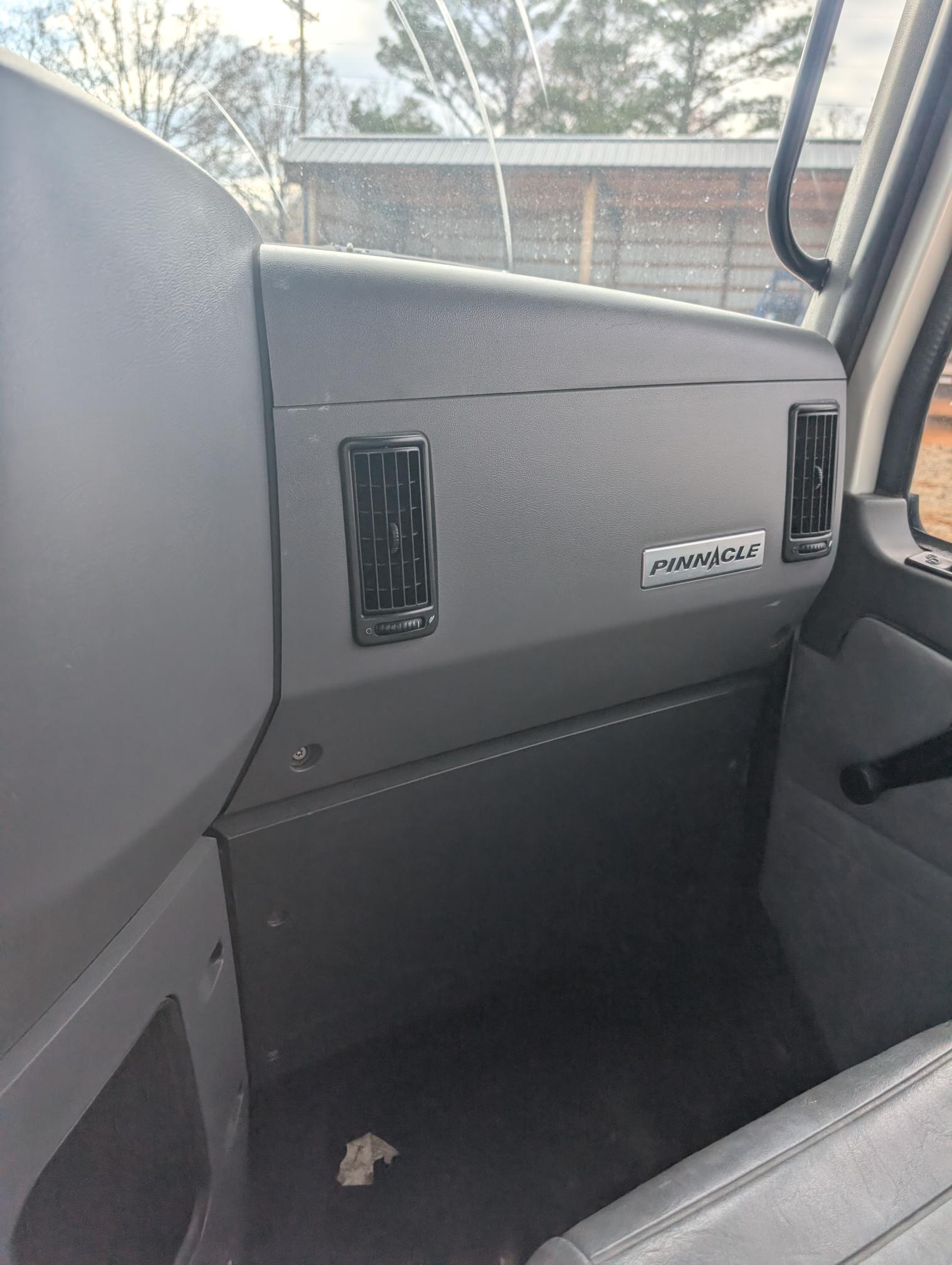 2013 MACK CHU613 - Image 12