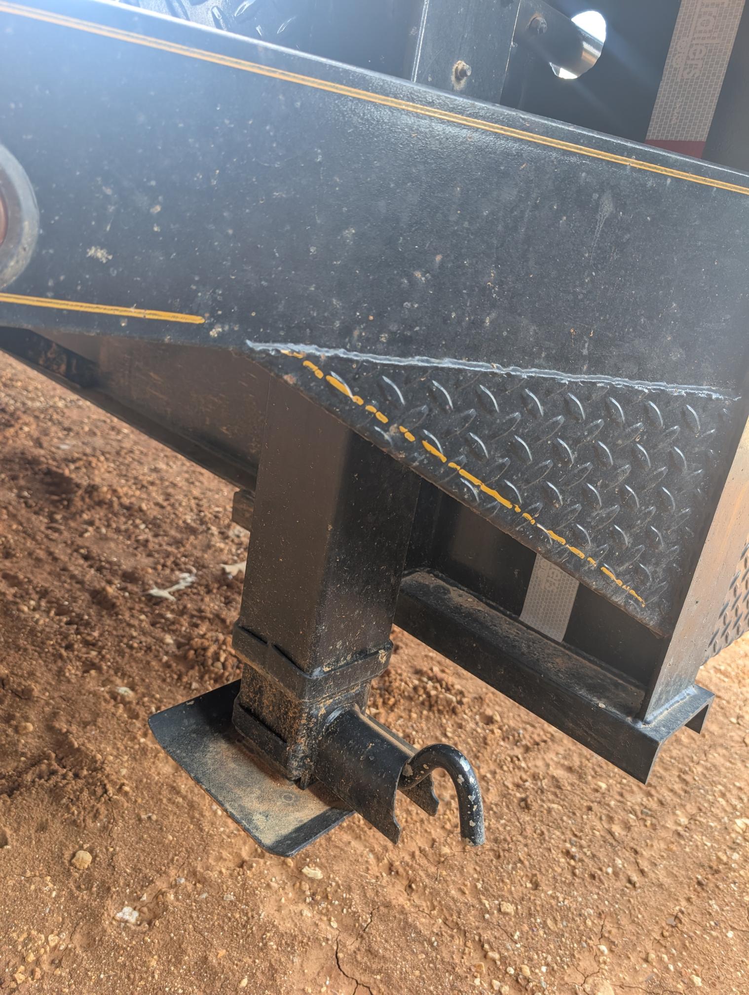 2023 EAGLE 30 foot Gooseneck - Image 11