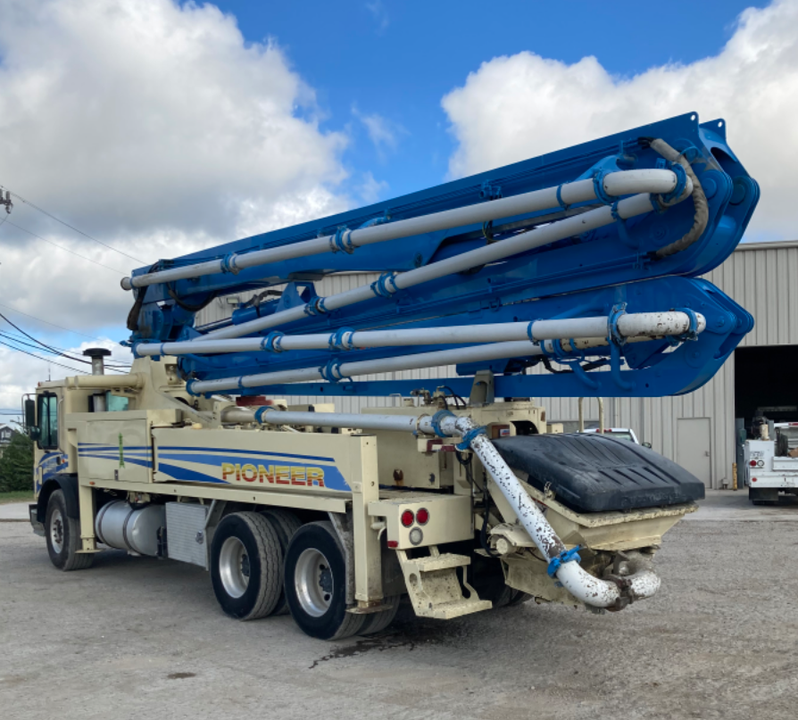 2007 MACK MR688S - Image 3