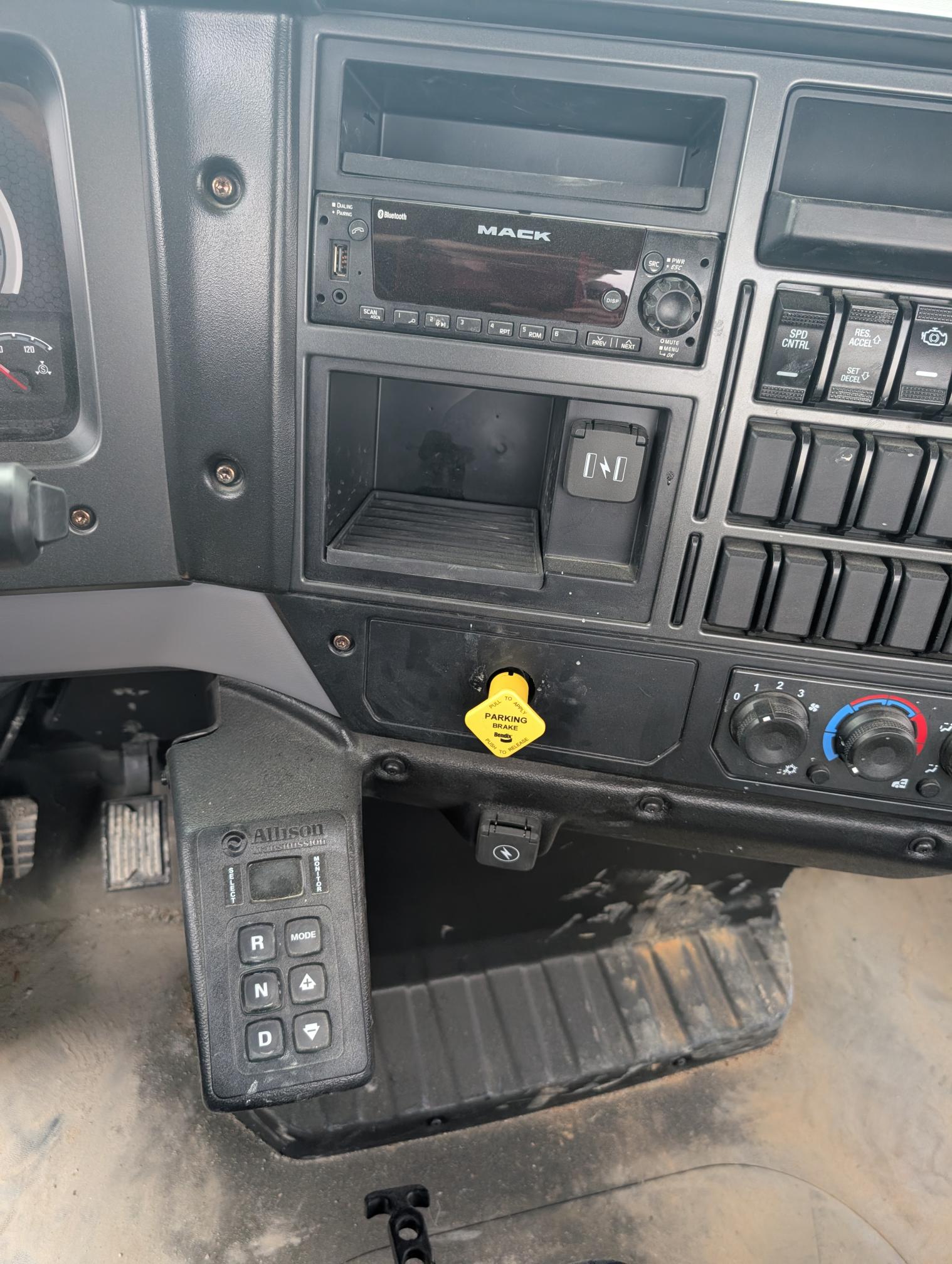 2024 MACK MD 490 - Image 19