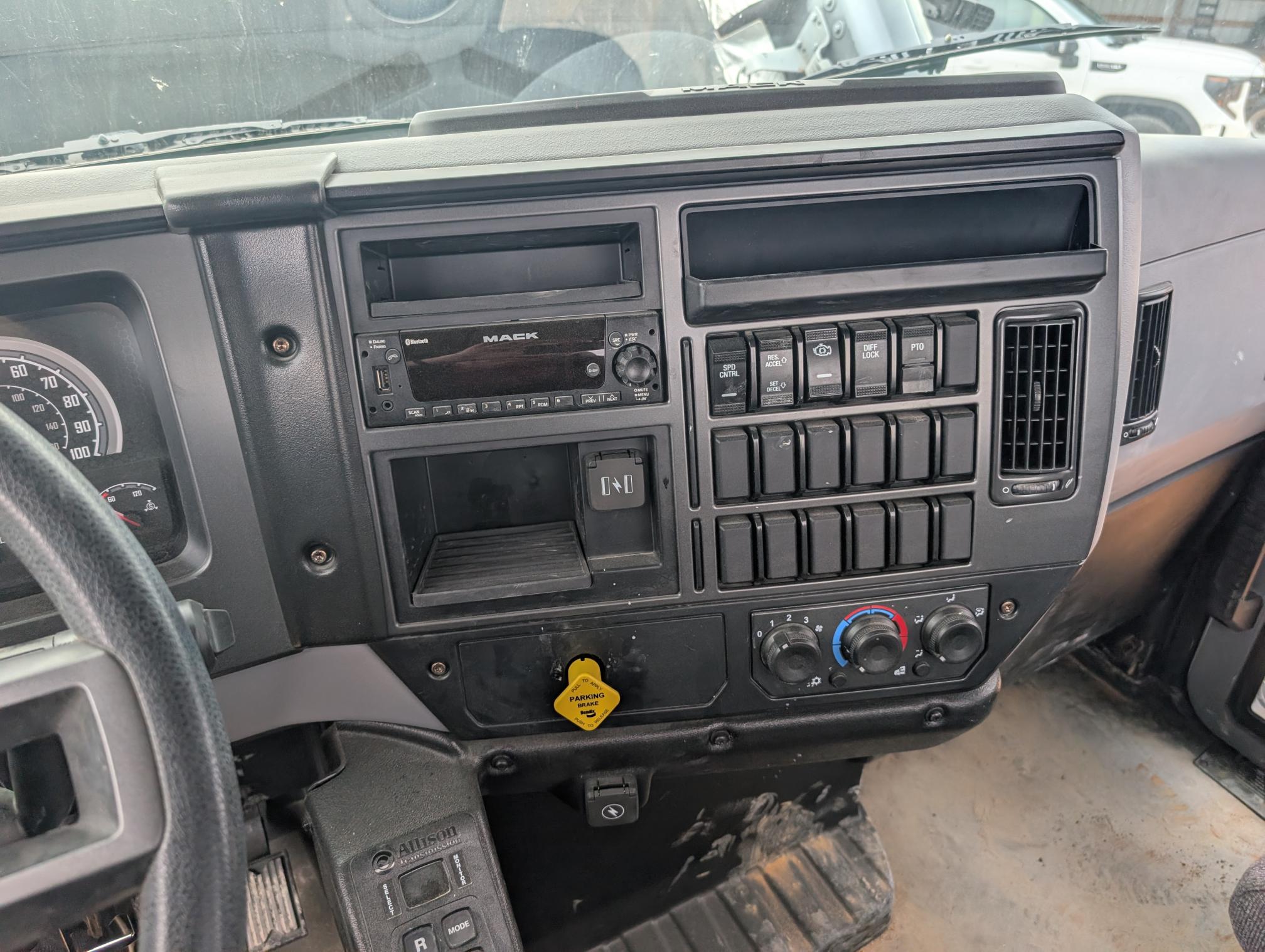 2024 MACK MD 490 - Image 18