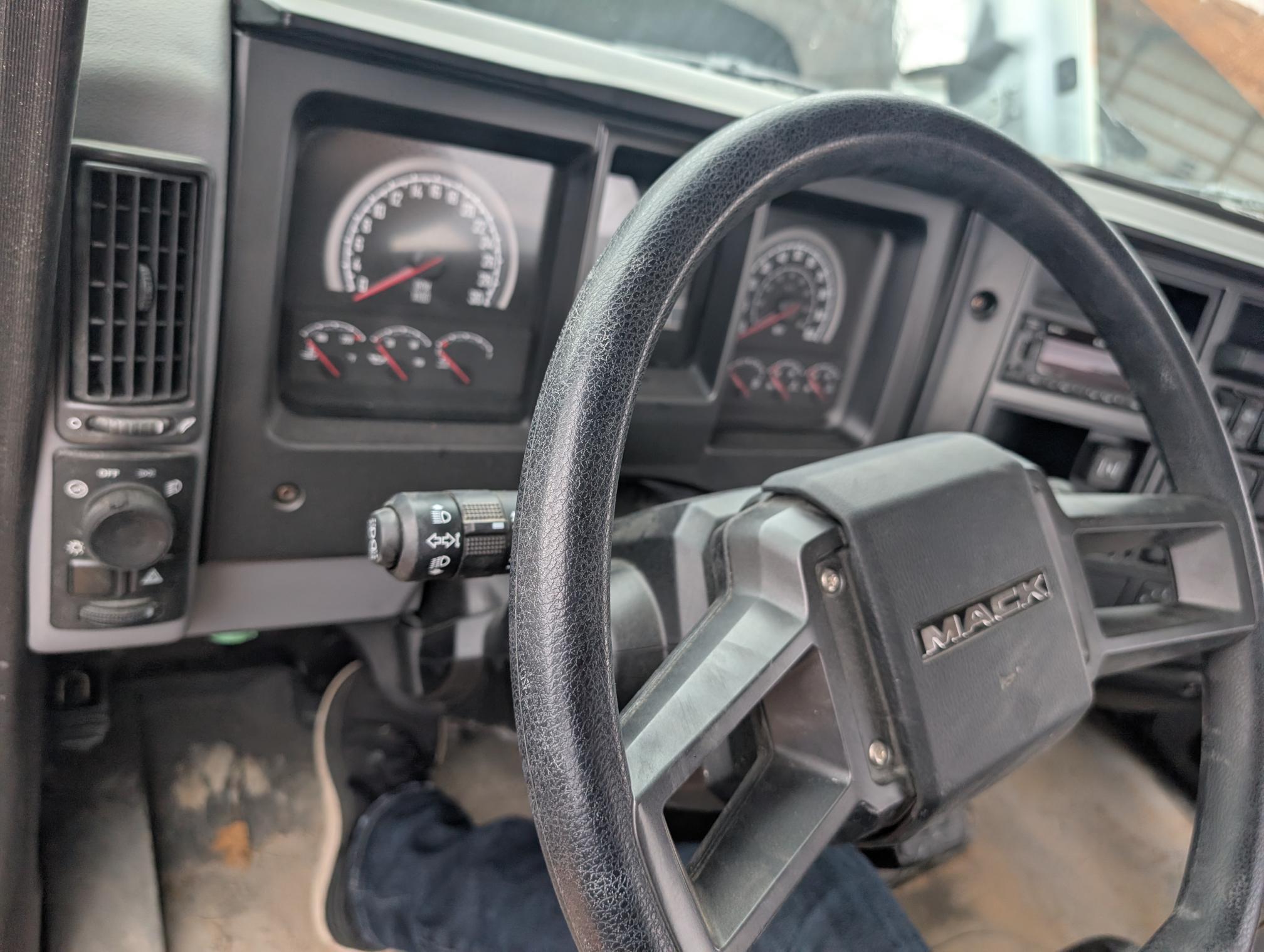 2024 MACK MD 490 - Image 16