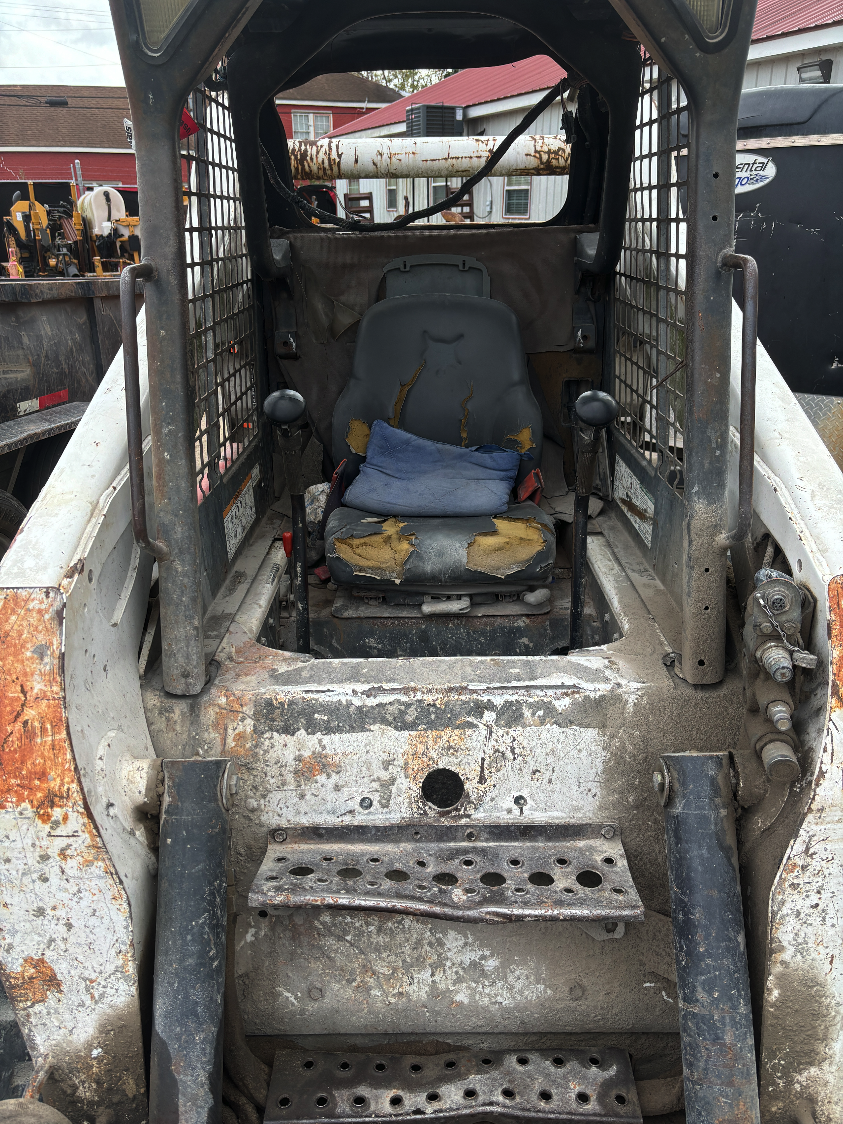 2007 BOBCAT T320 - Image 2