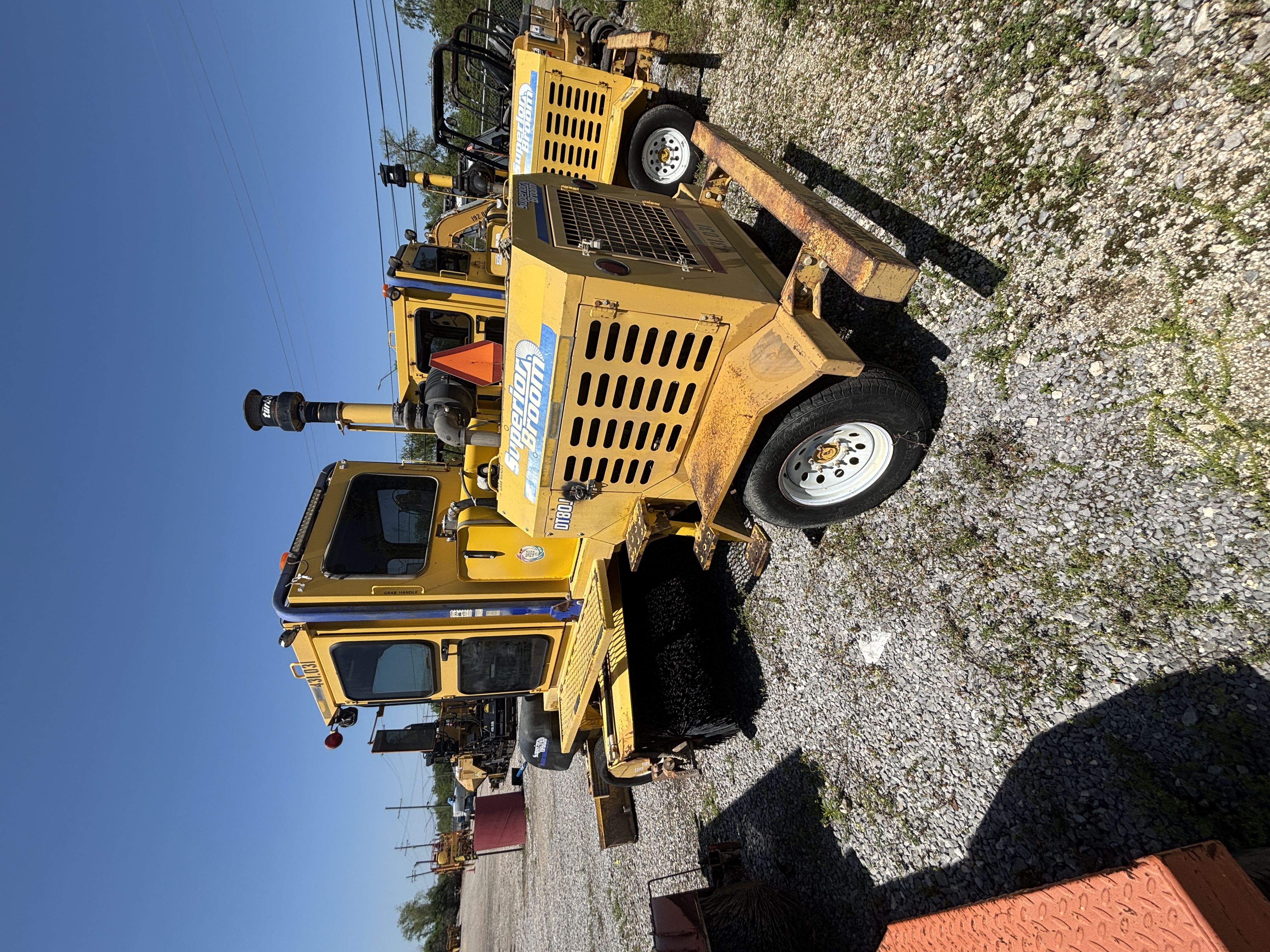 2012 SUPERIOR BROOM DT80J