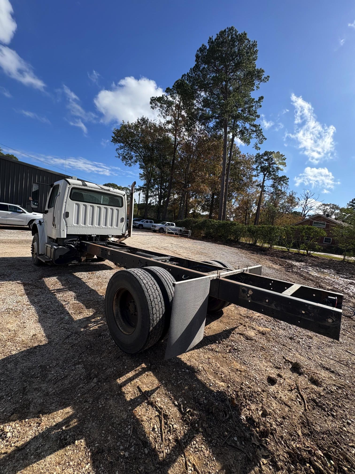 2014 FREIGHTLINER M2 106 - Image 4