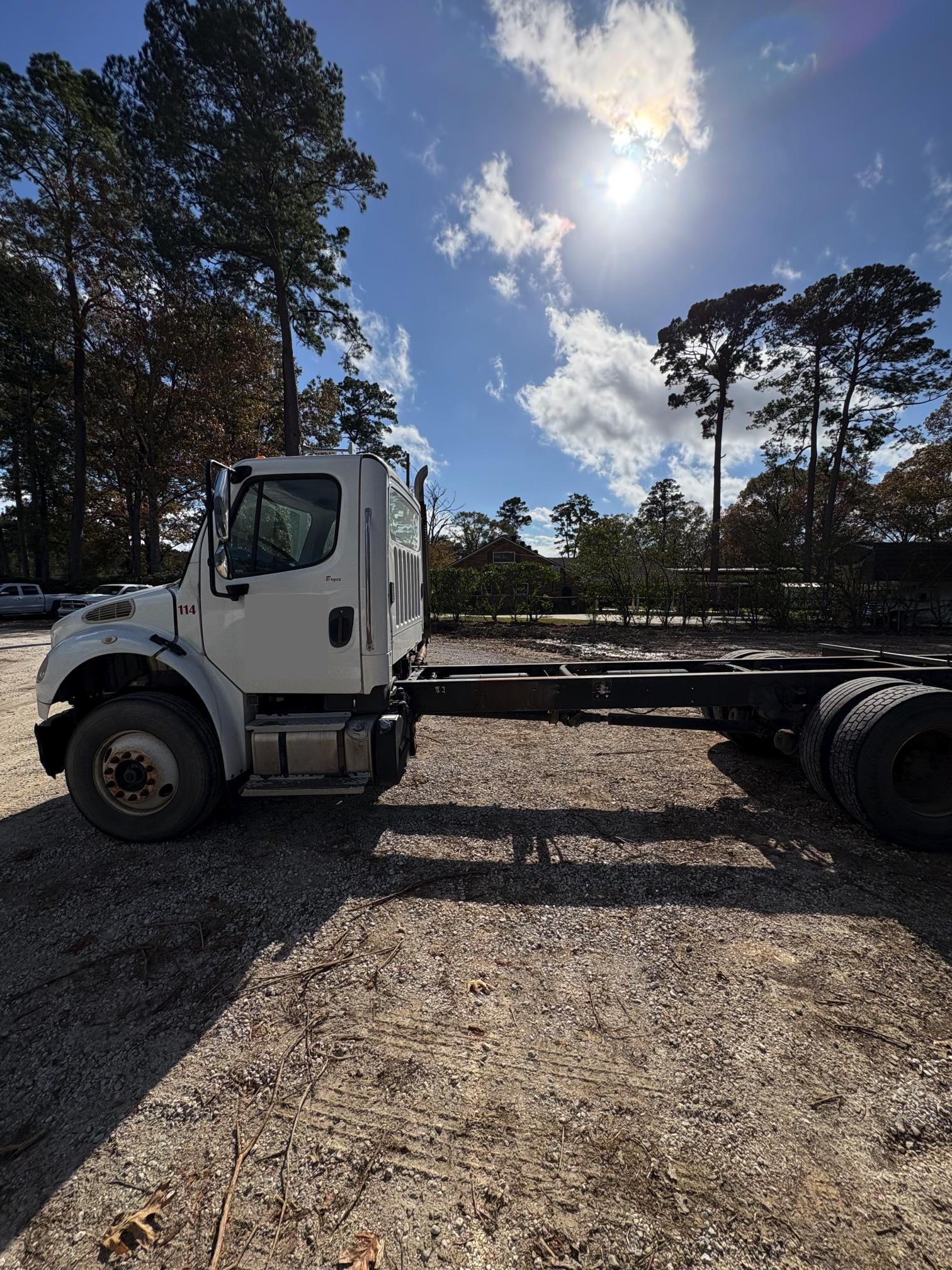 2014 FREIGHTLINER M2 106 - Image 5