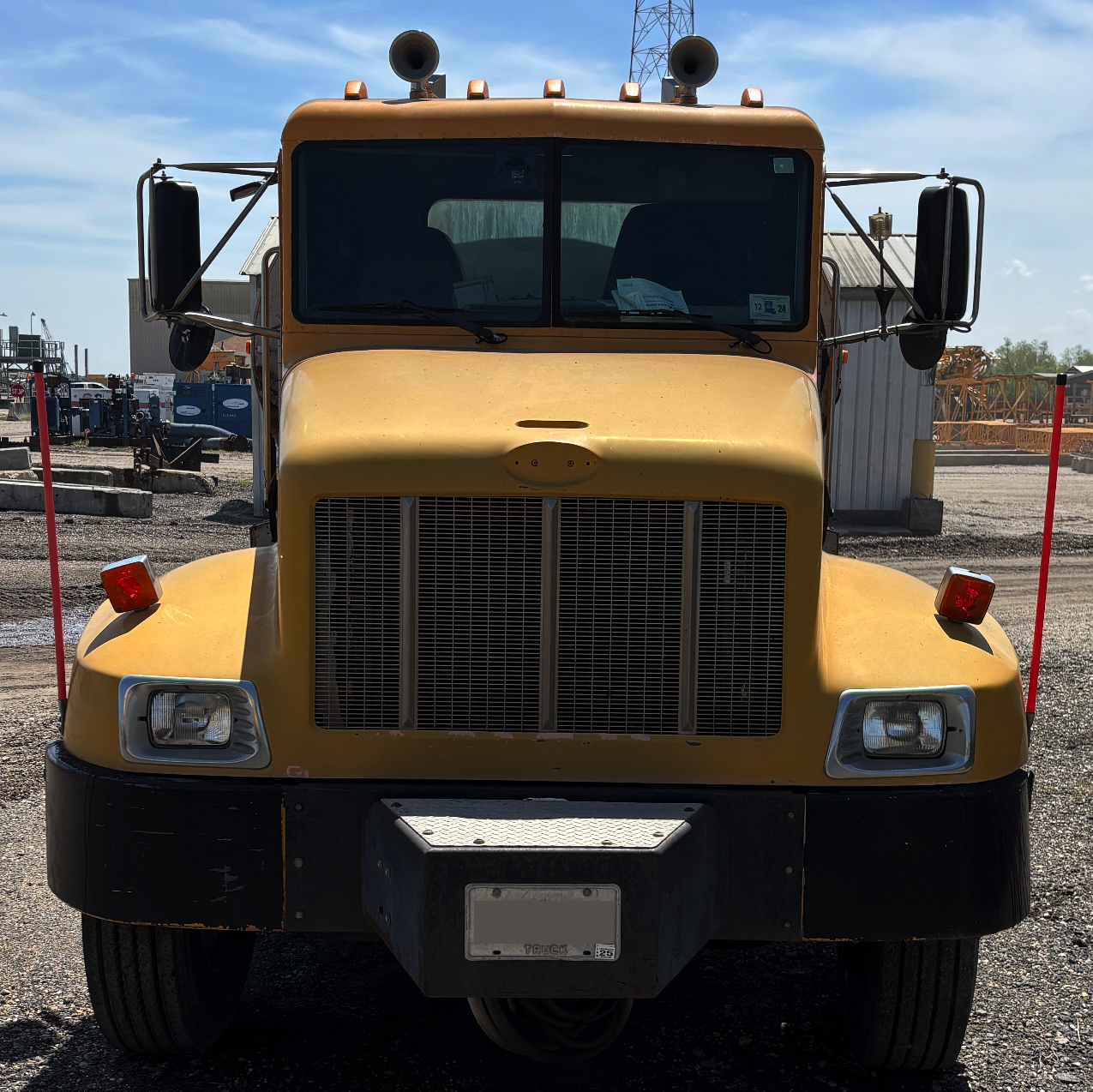 2003 PETERBILT 330 - view 2 of 14