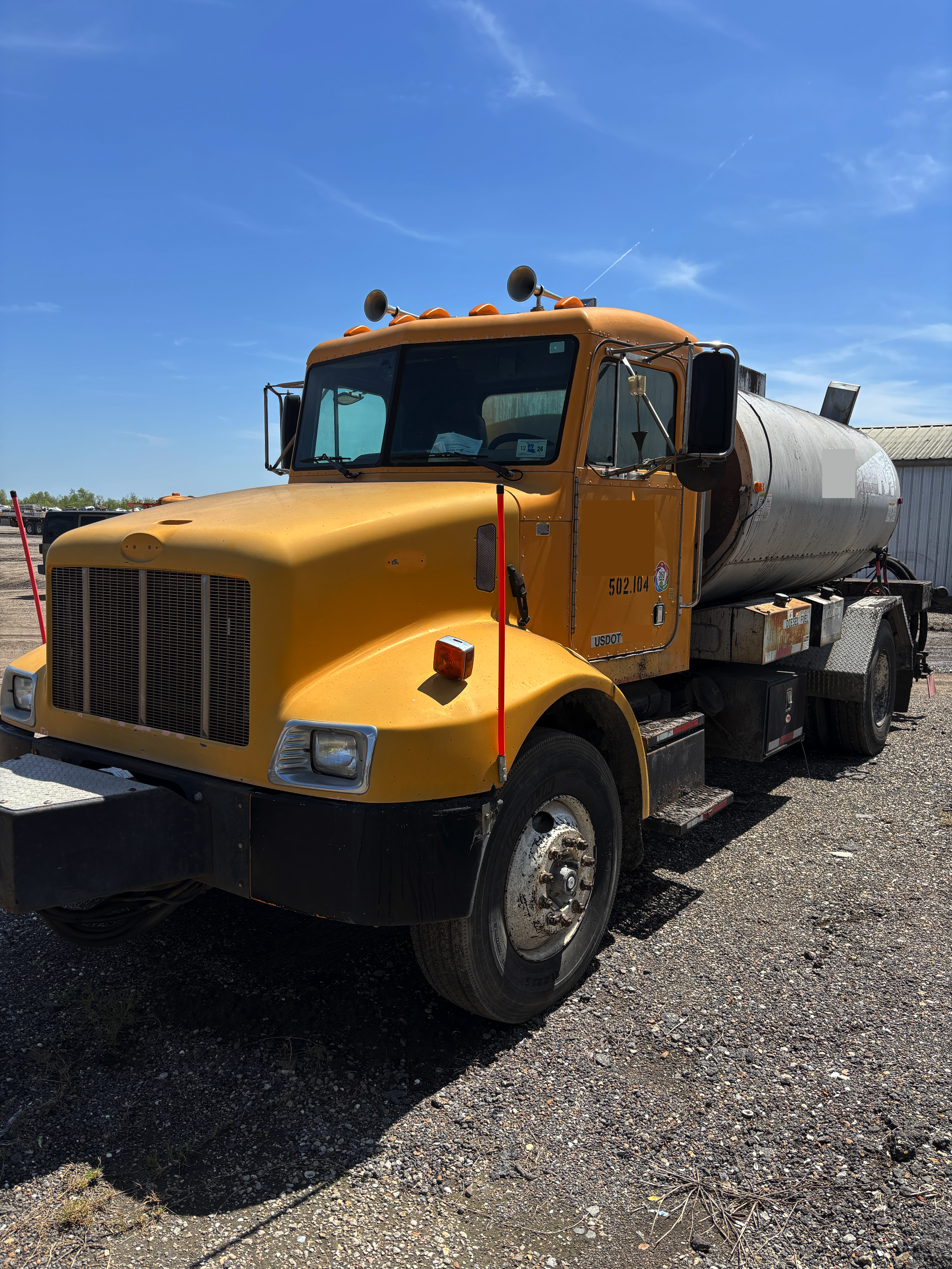 2003 PETERBILT 330 - Image 3