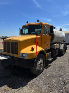 2003 PETERBILT 330 - Image 3