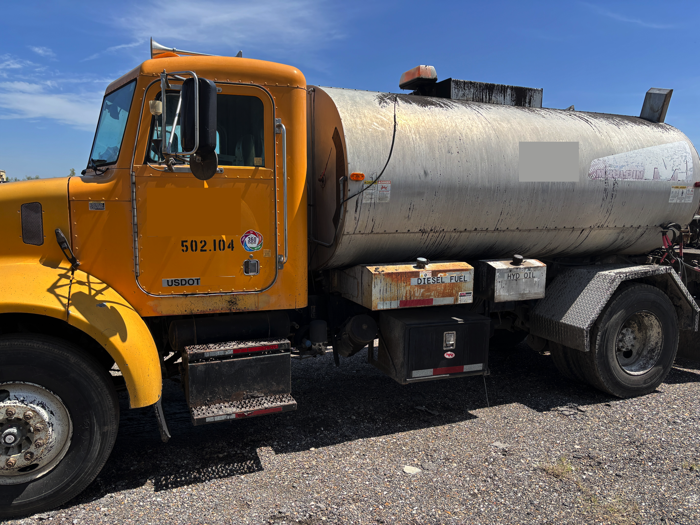 2003 PETERBILT 330 - Image 4