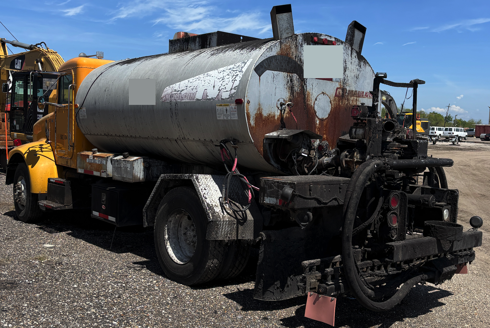 2003 PETERBILT 330 - Image 5