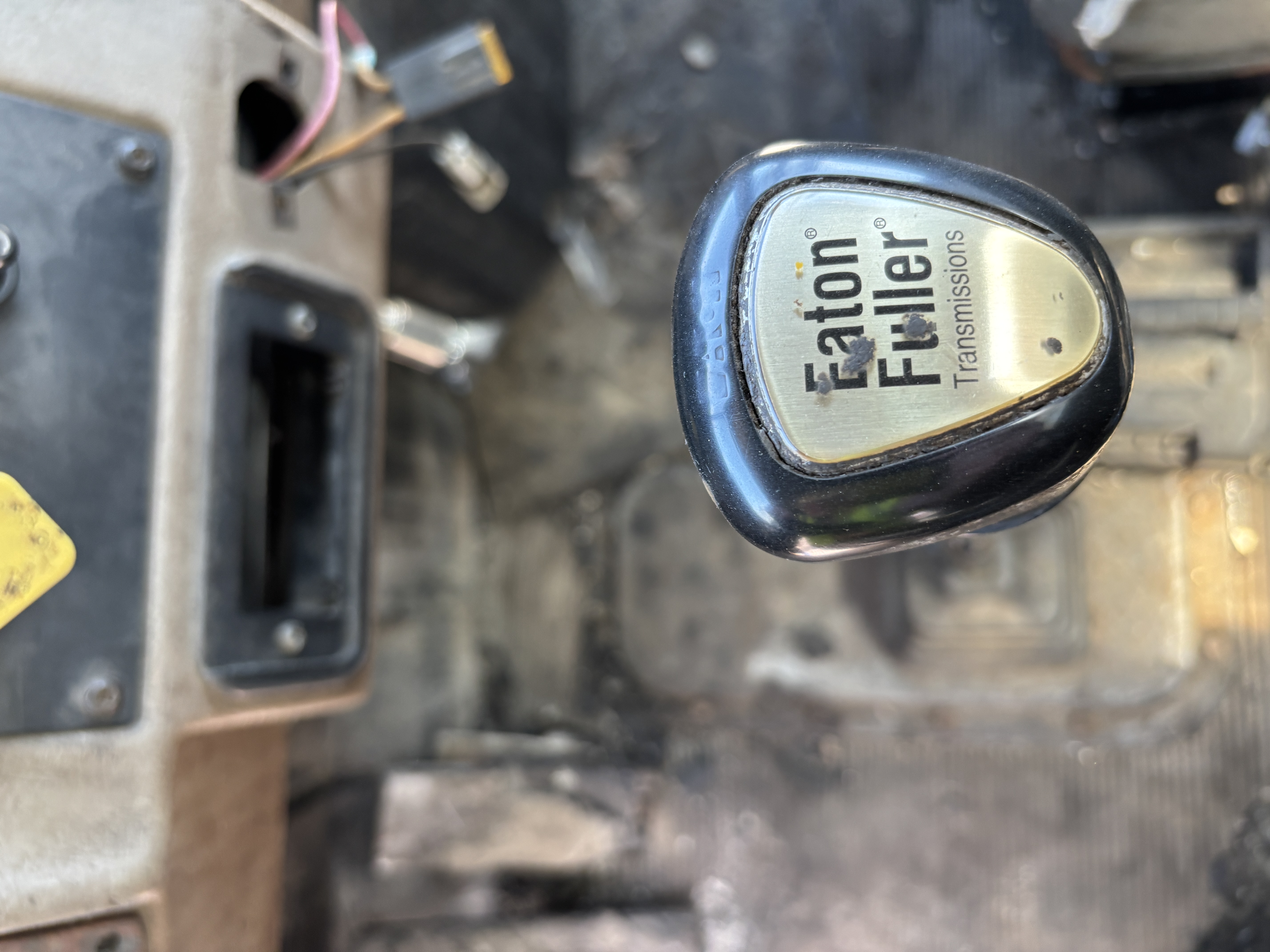 2003 PETERBILT 330 - Image 14