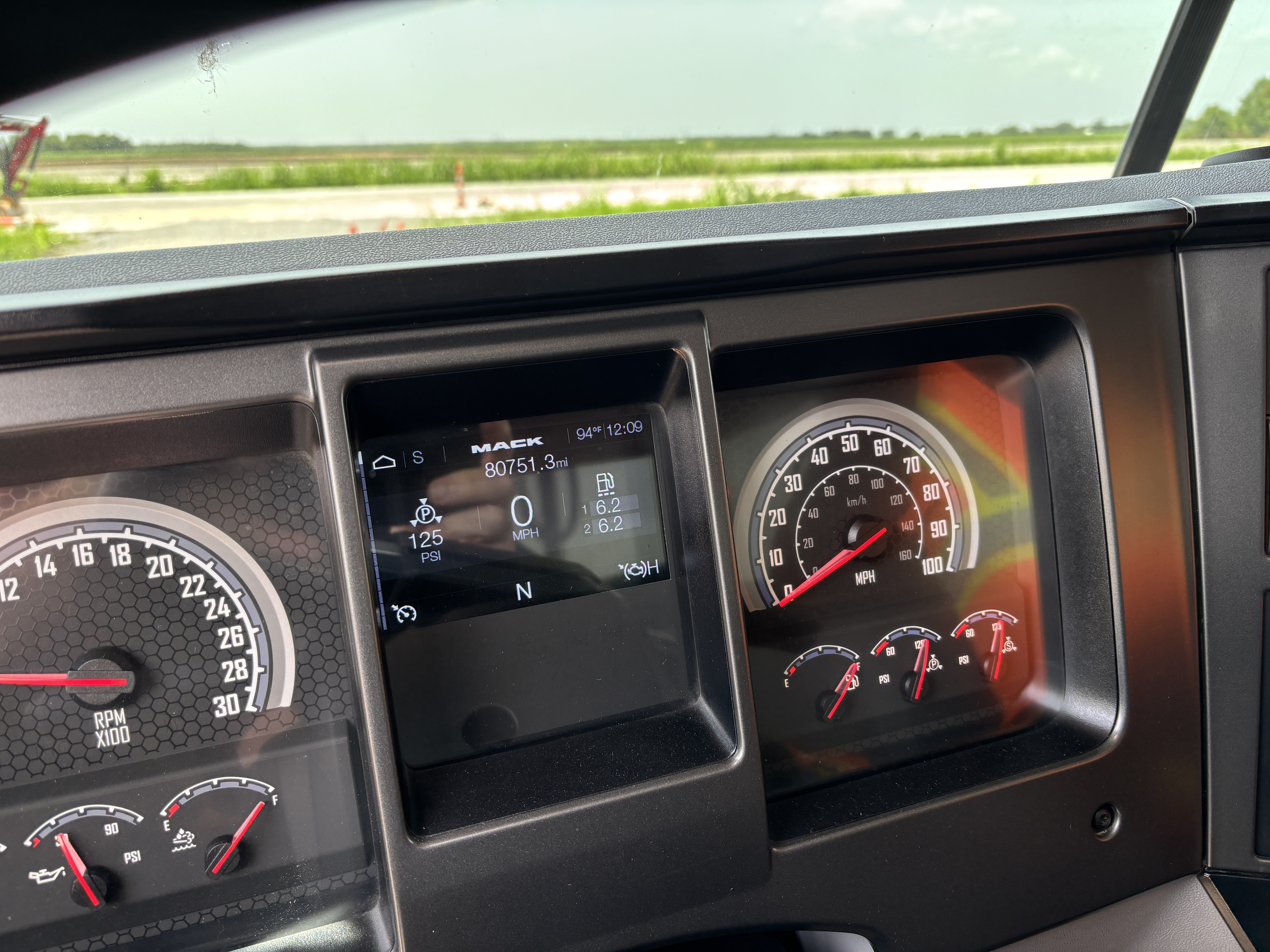 2021 MACK Granite 64FR - view 12 of 26