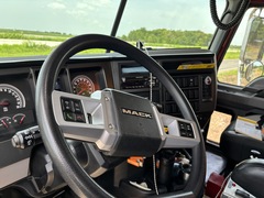 2021 MACK Granite 64FR - Image 13