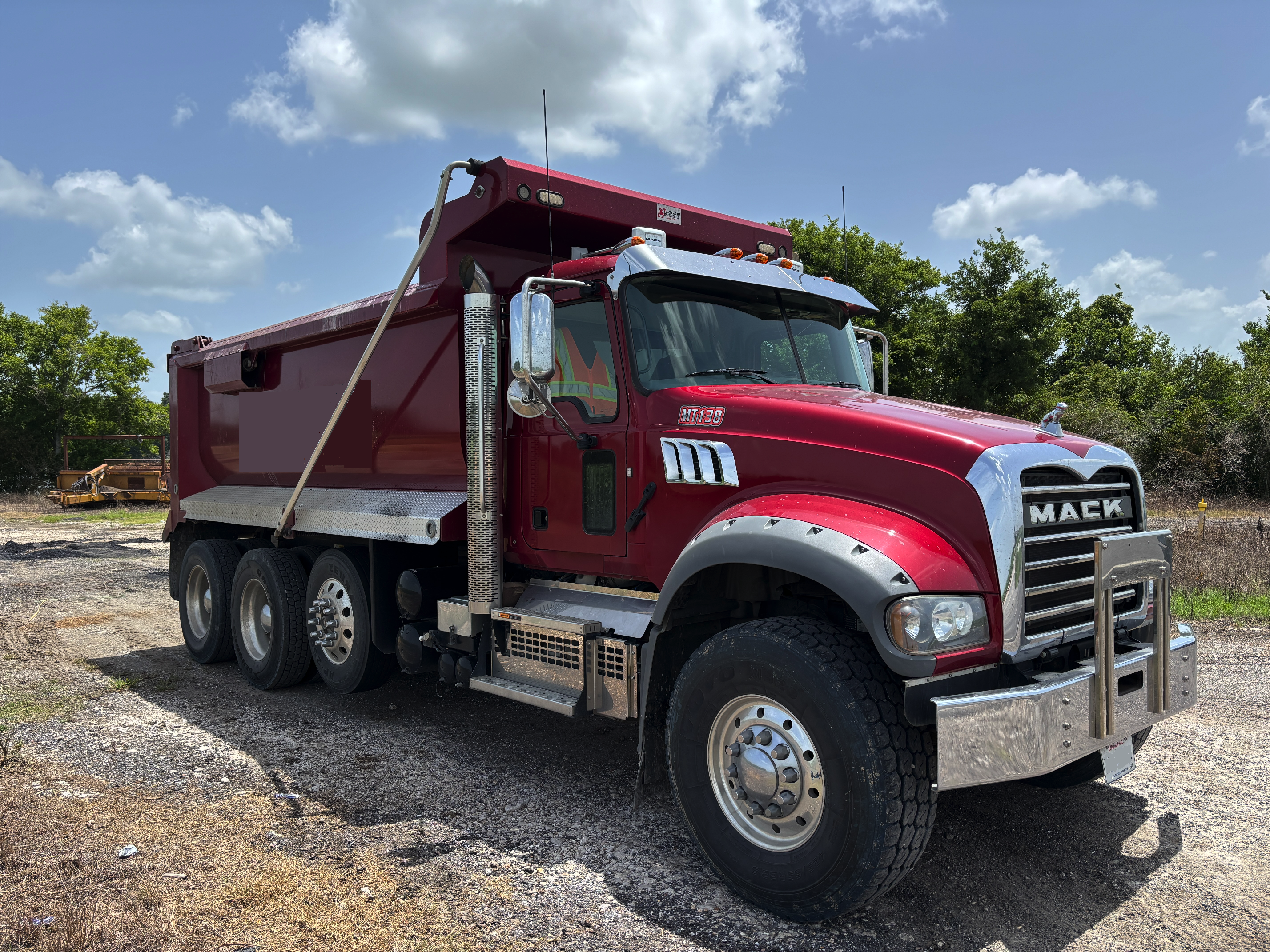 2021 MACK Granite 64FR - Image 3