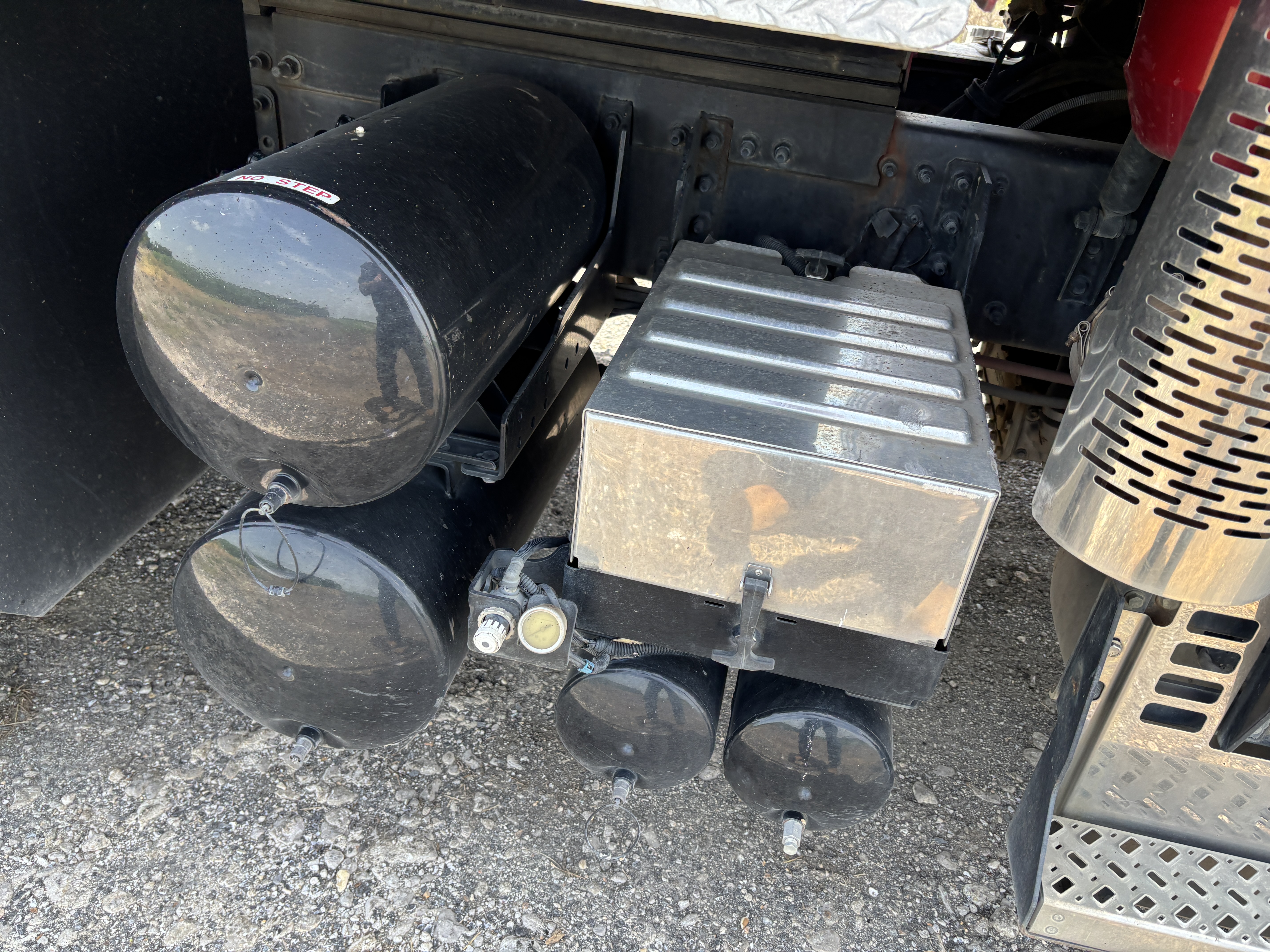 2021 MACK Granite 64FR - Image 15