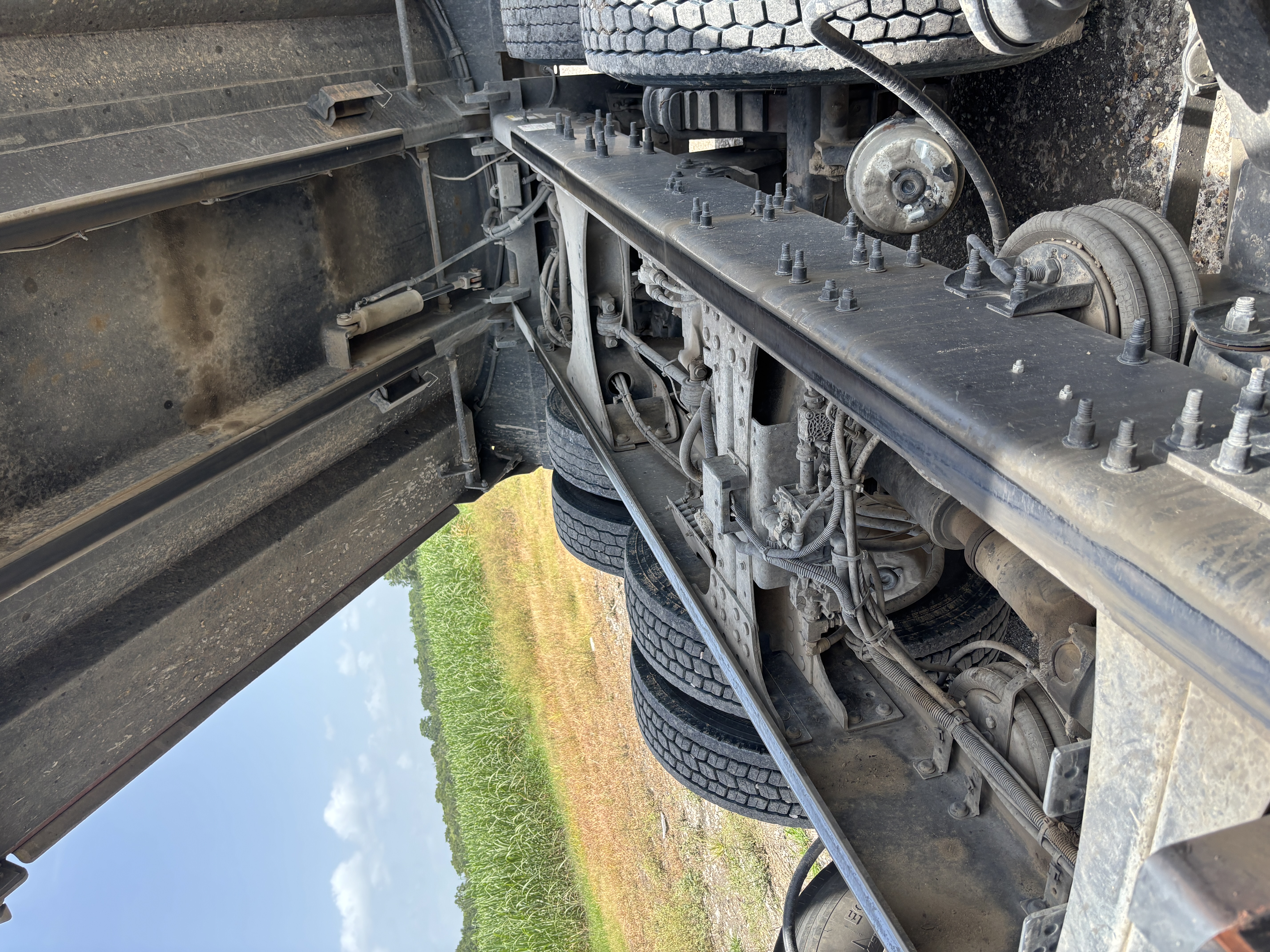 2021 MACK Granite 64FR - Image 25