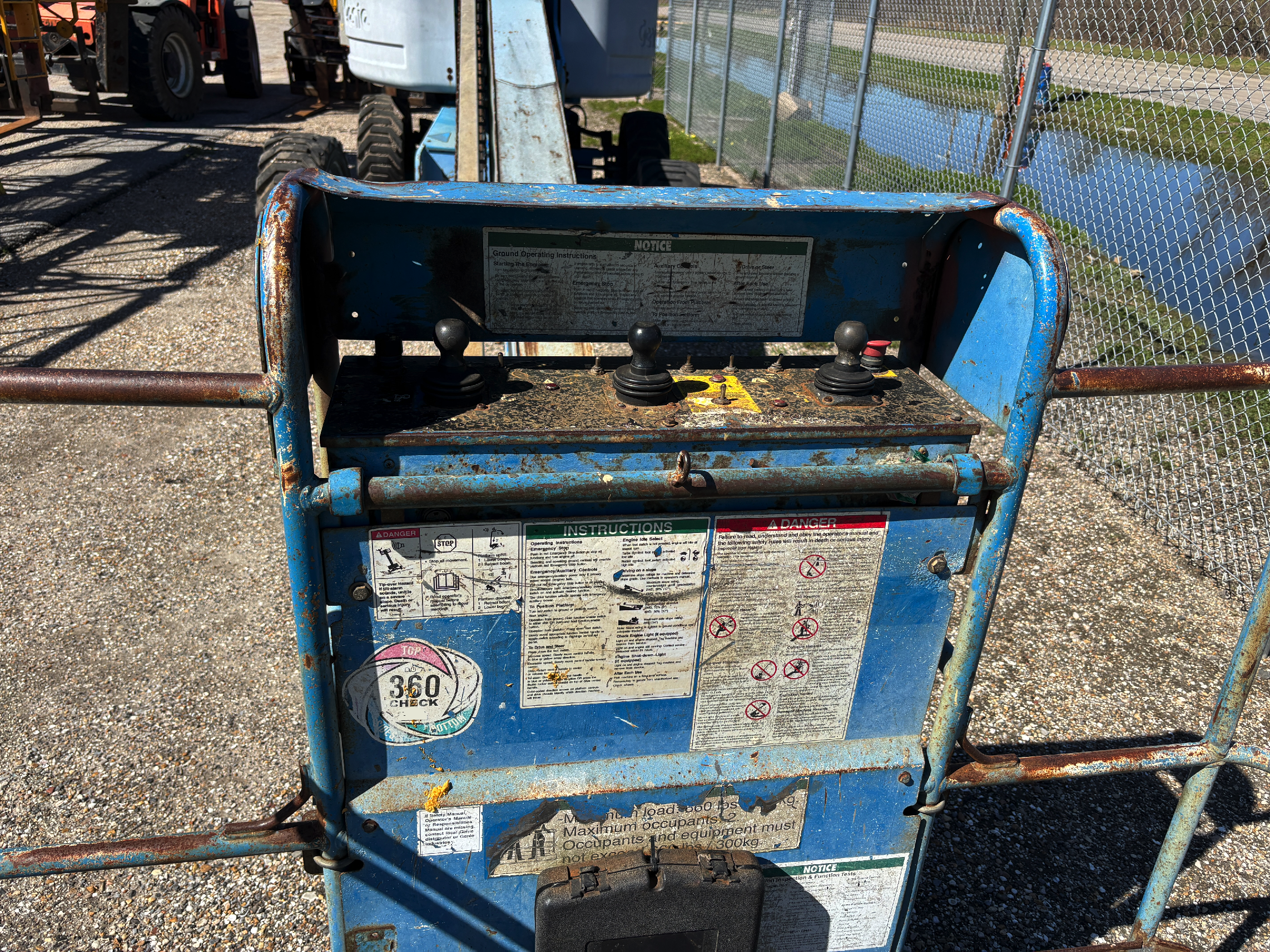 2008 GENIE S60 - view 6 of 11