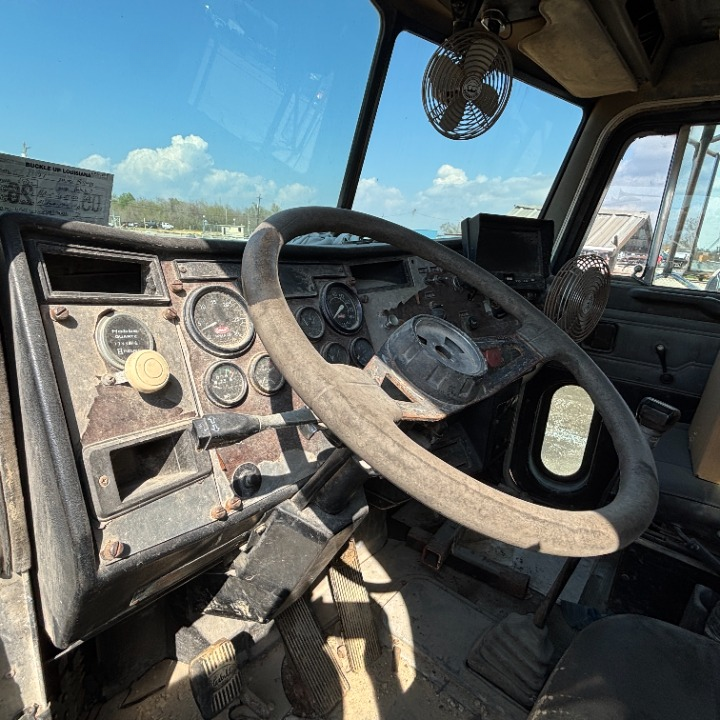 1992 PETERBILT 357 - Image 9