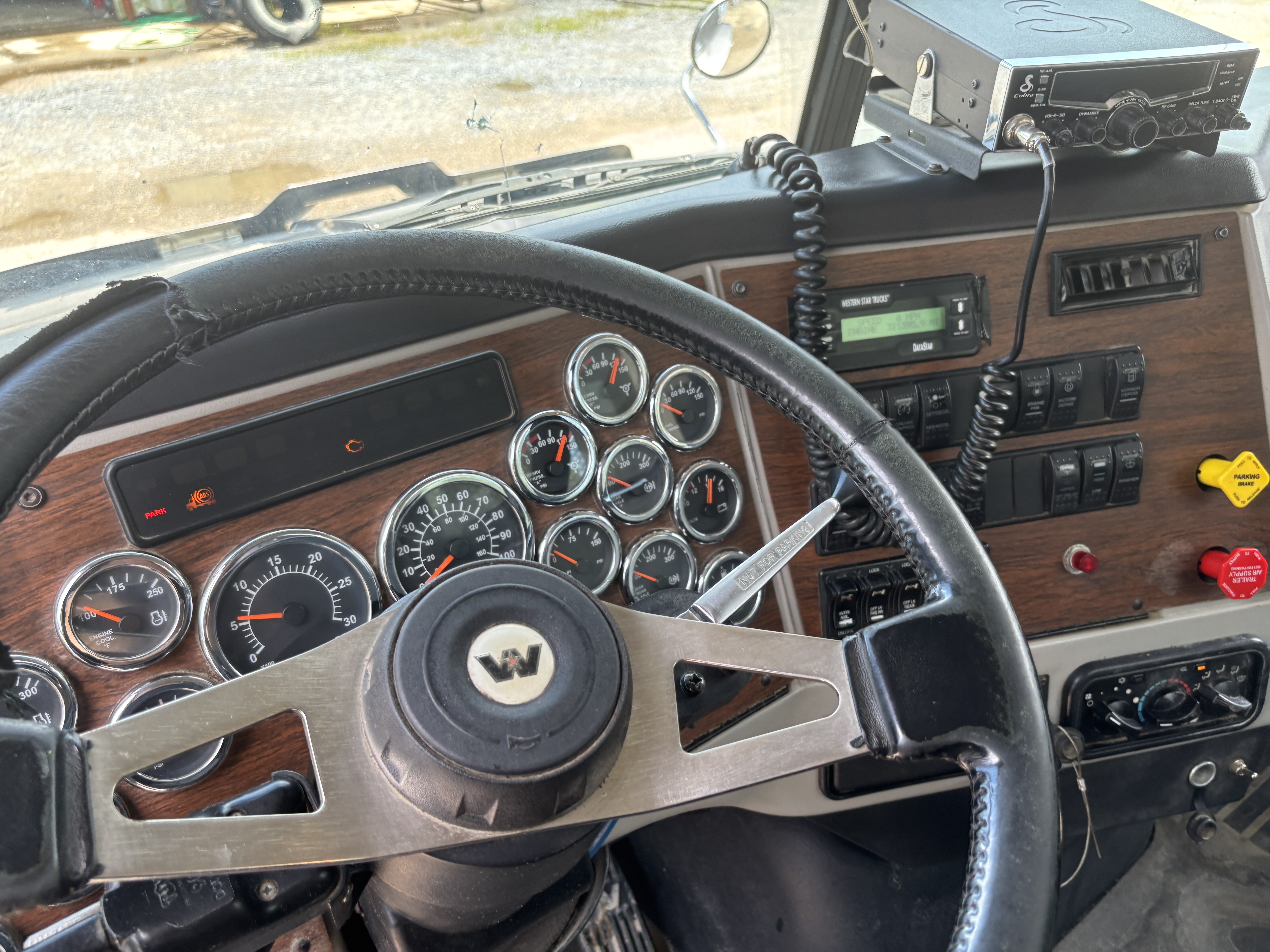 2017 WESTERN STAR 4700 - Image 7