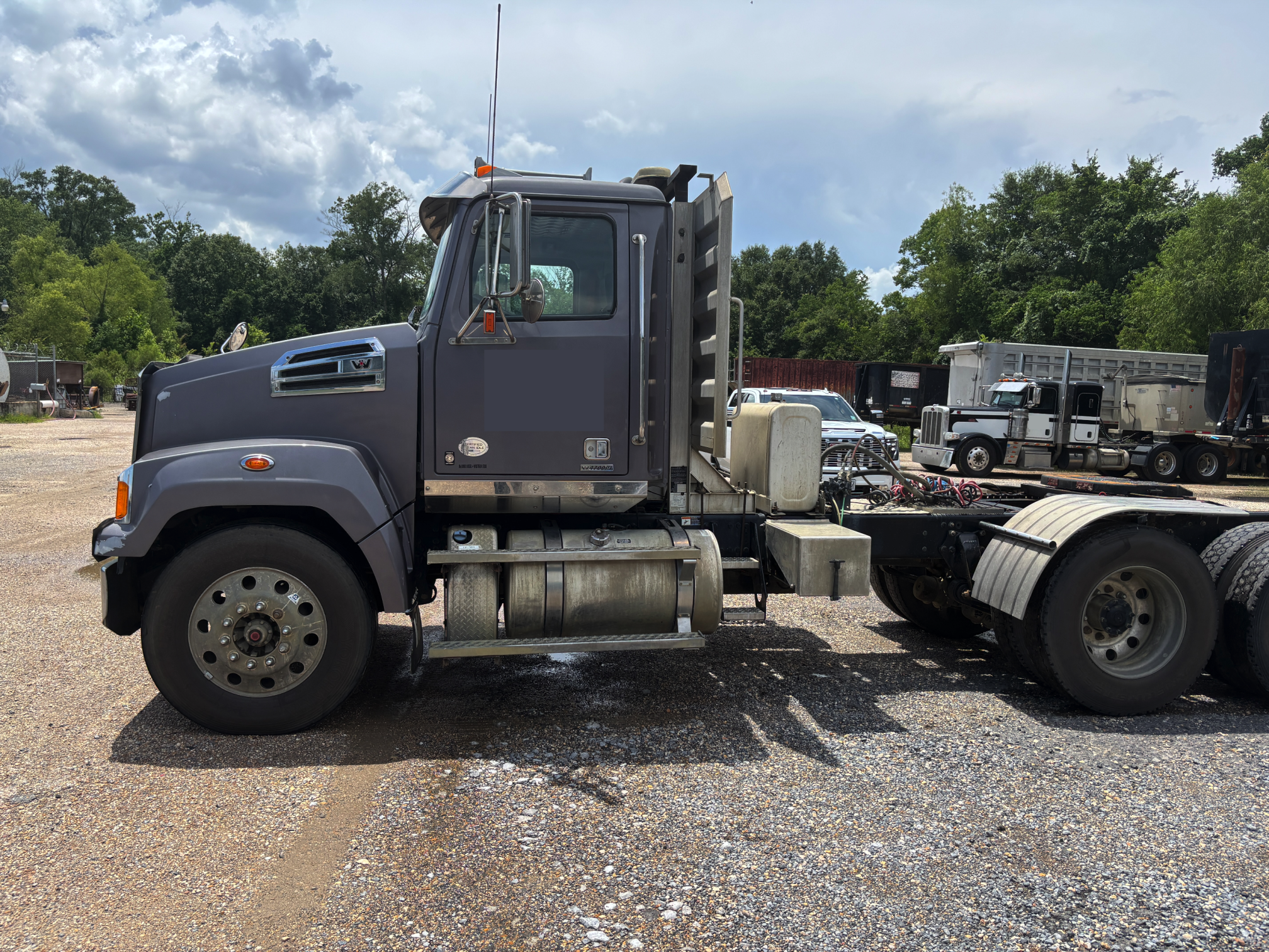 2017 WESTERN STAR 4700 - view 3 of 23