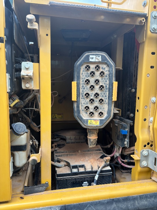 2018 CATERPILLAR 323 - Image 18