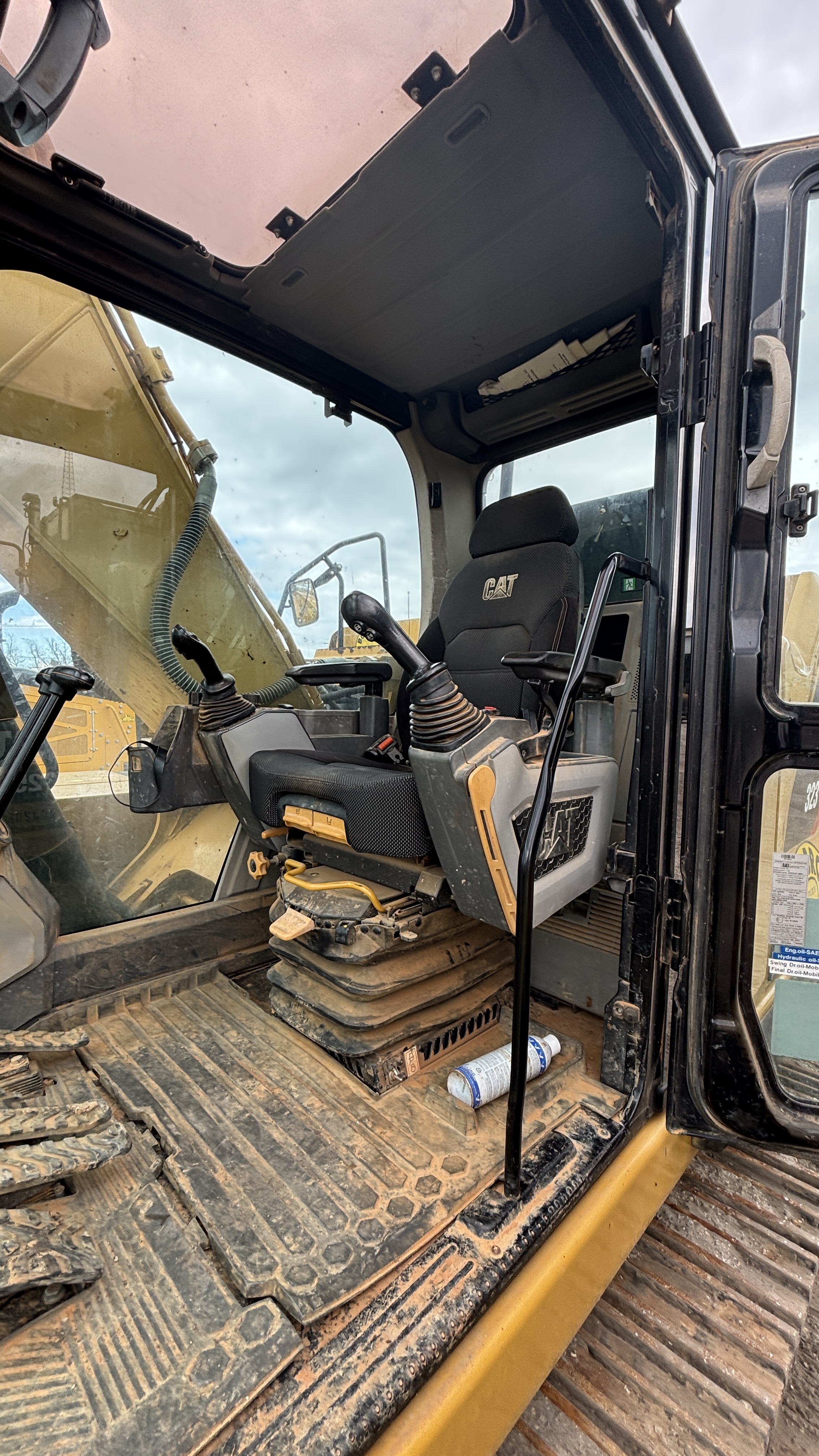 2018 CATERPILLAR 323 - Image 4