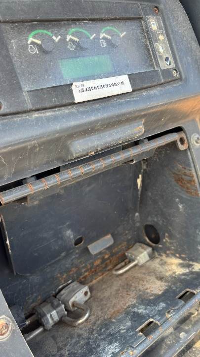 2013 DEERE 550K LGP - view 9 of 16