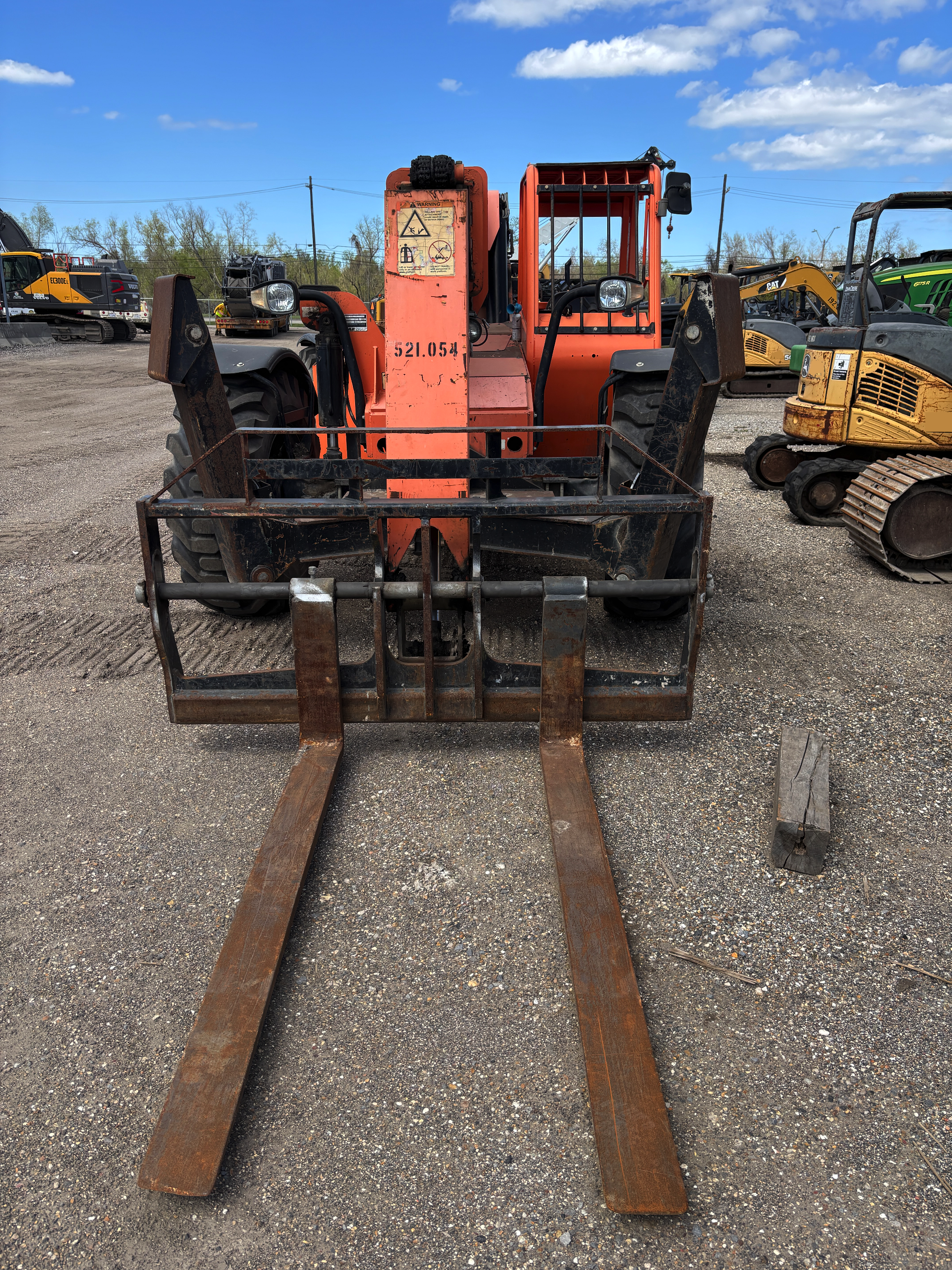 2013 SKY TRAK 10042 - view 2 of 14