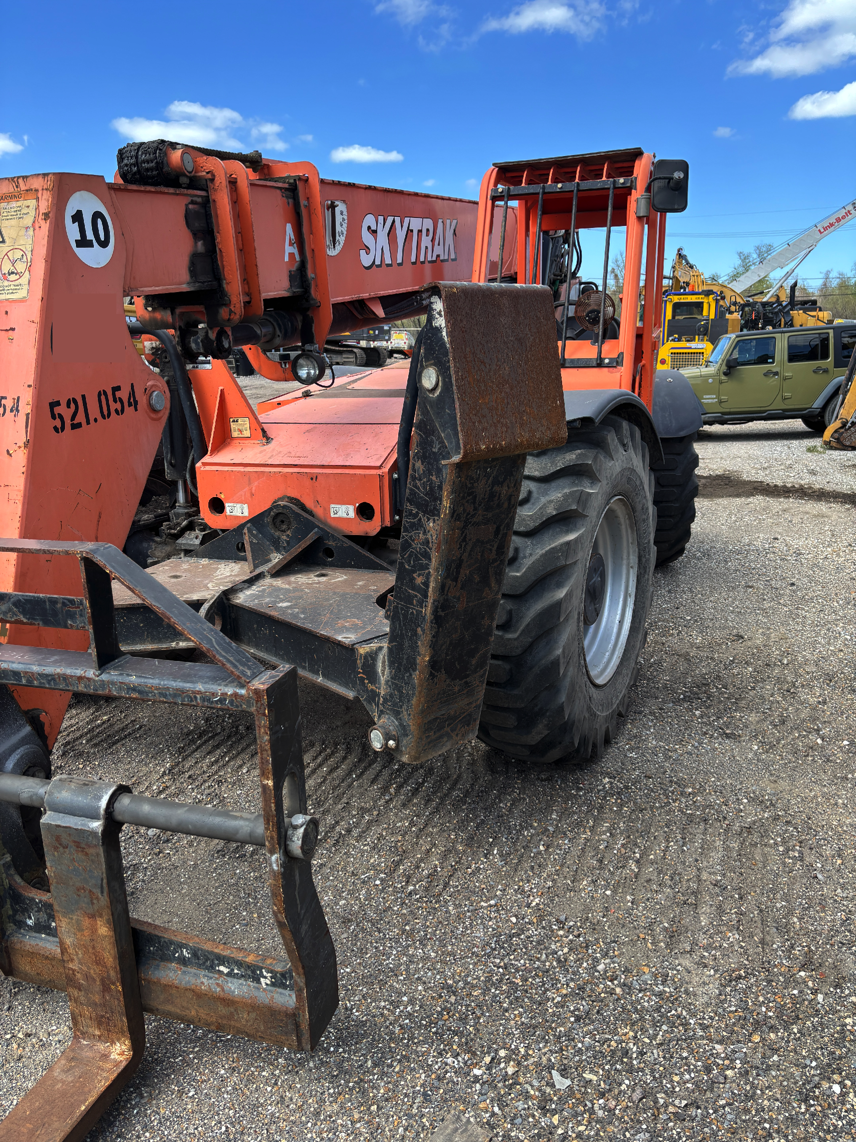 2013 SKY TRAK 10042 - view 4 of 14