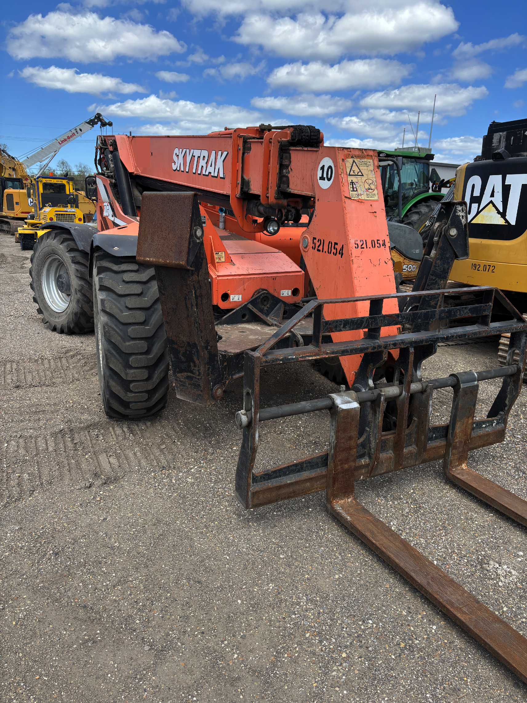 2013 SKY TRAK 10042 - view 3 of 14