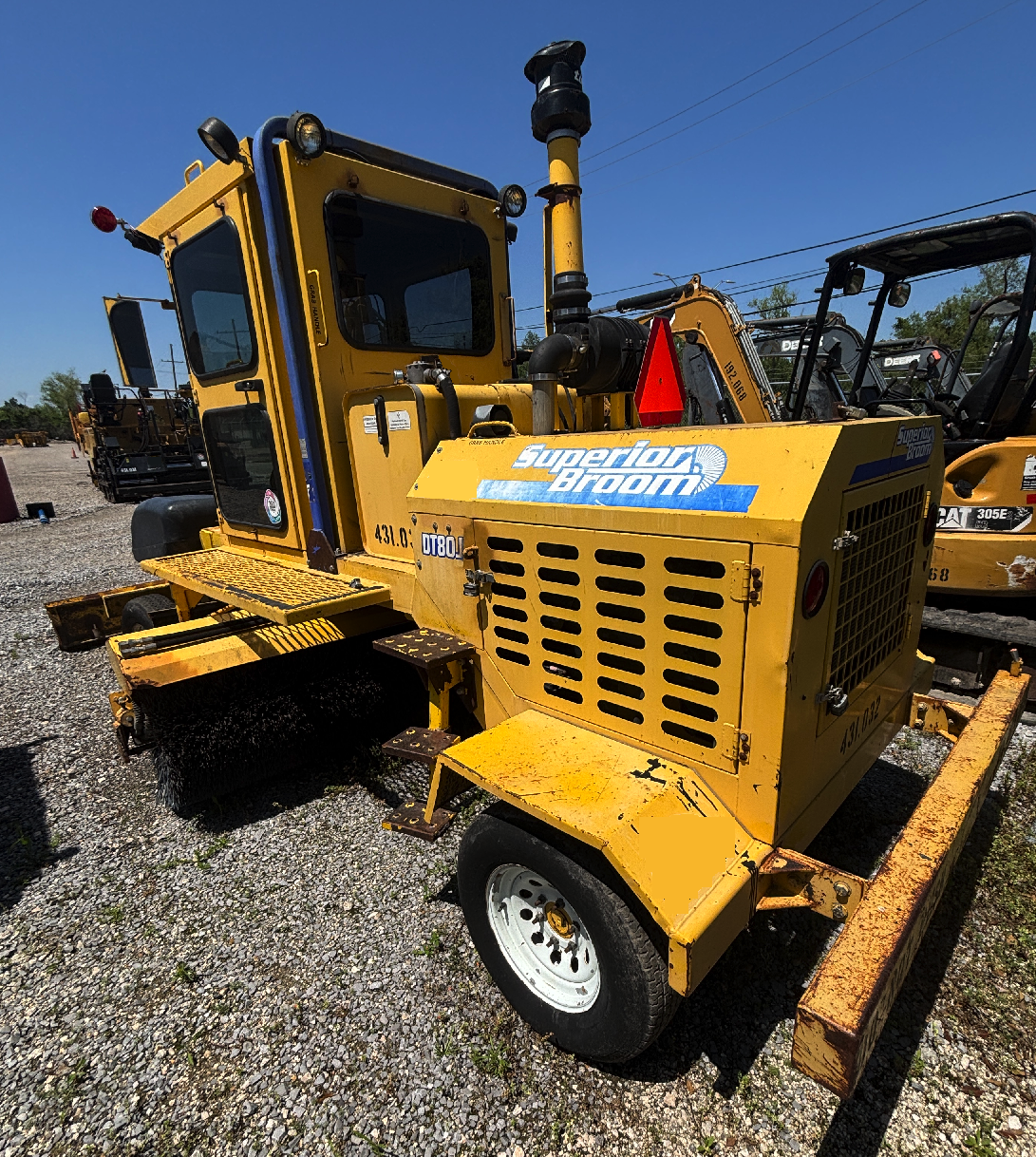 2012 SUPERIOR BROOM DT80J - view 1 of 11