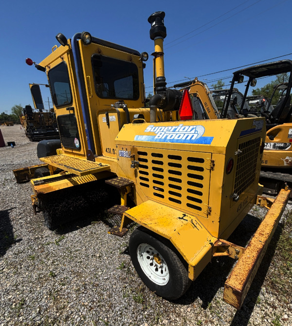2012 SUPERIOR BROOM DT80J