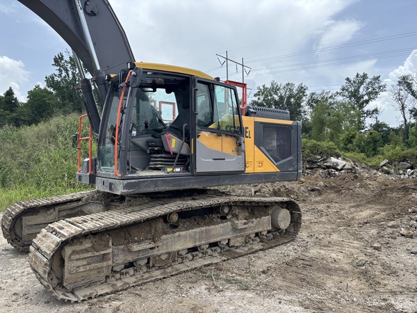 2022 VOLVO EC300EL
