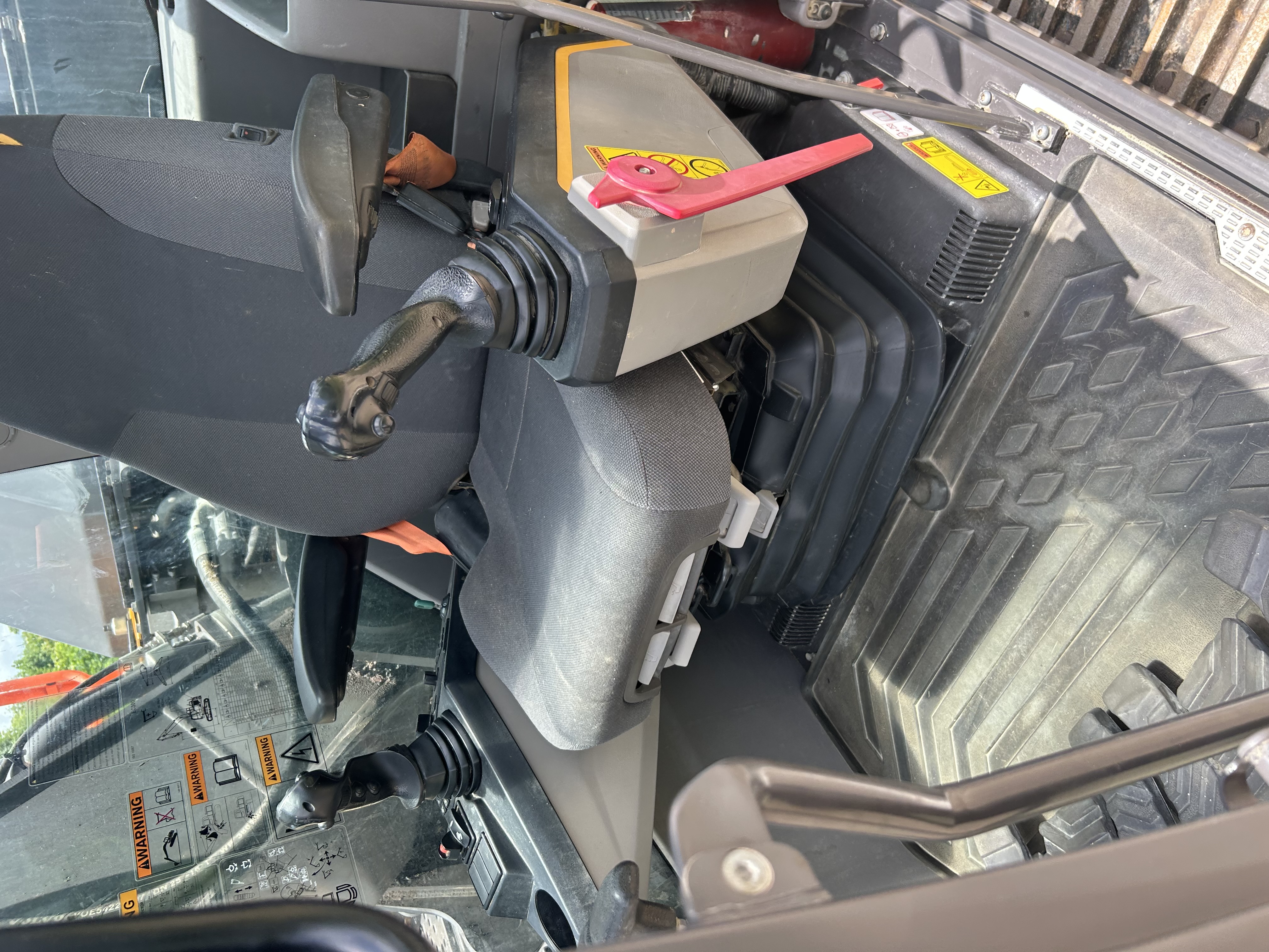 2022 VOLVO EC300EL - view 10 of 22