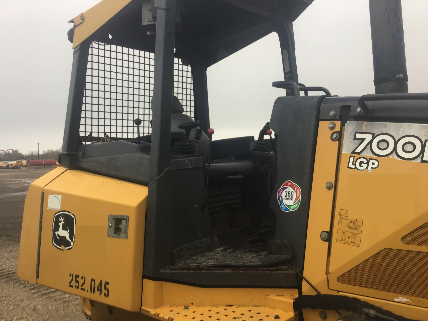 2013 DEERE 700K LGP - Image 3