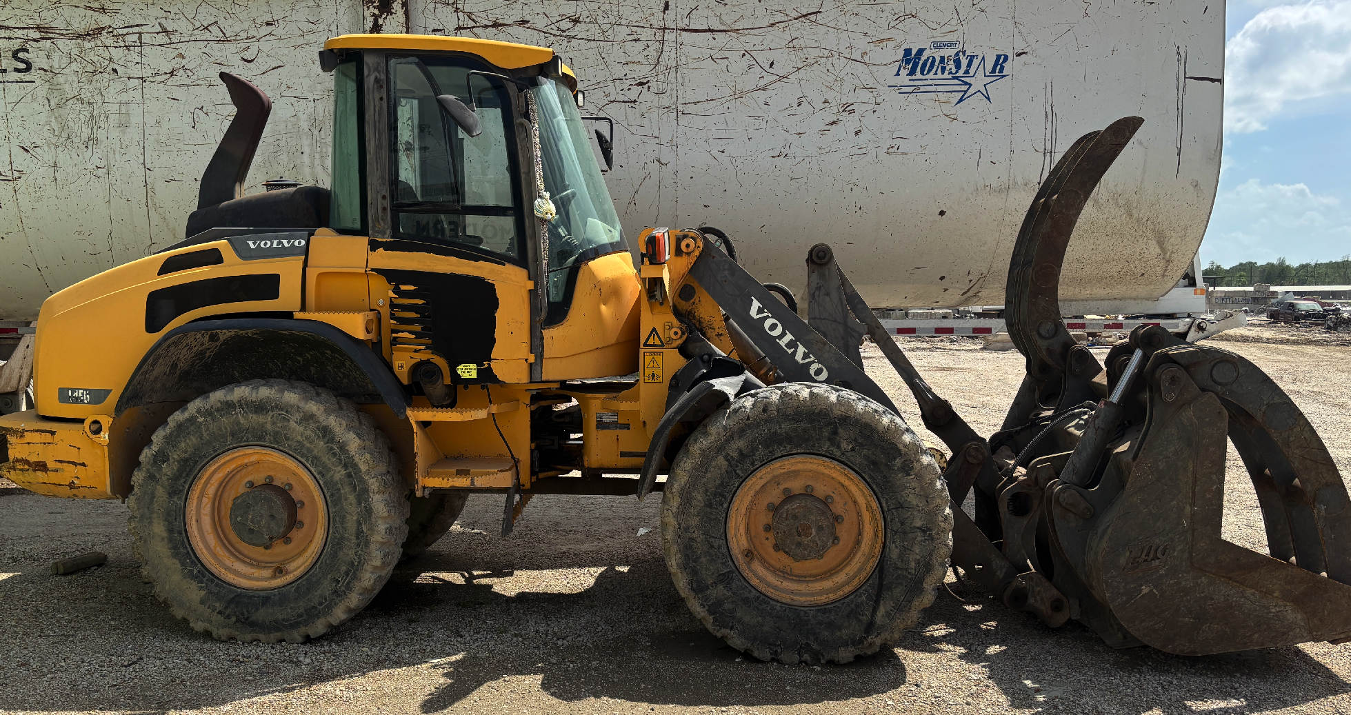 2015 VOLVO L45G - Image 2