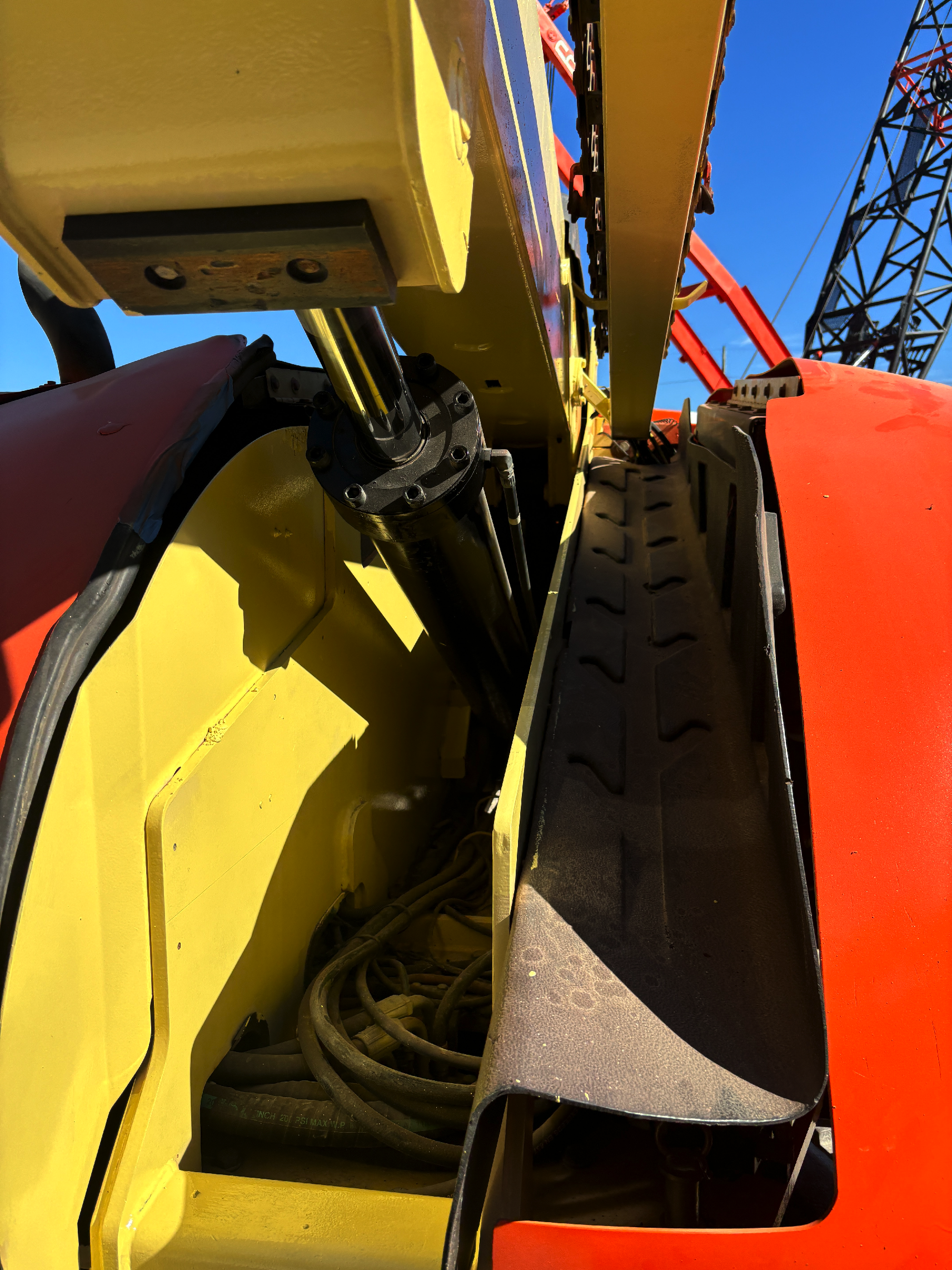 2004 JLG 660SJC - view 11 of 17