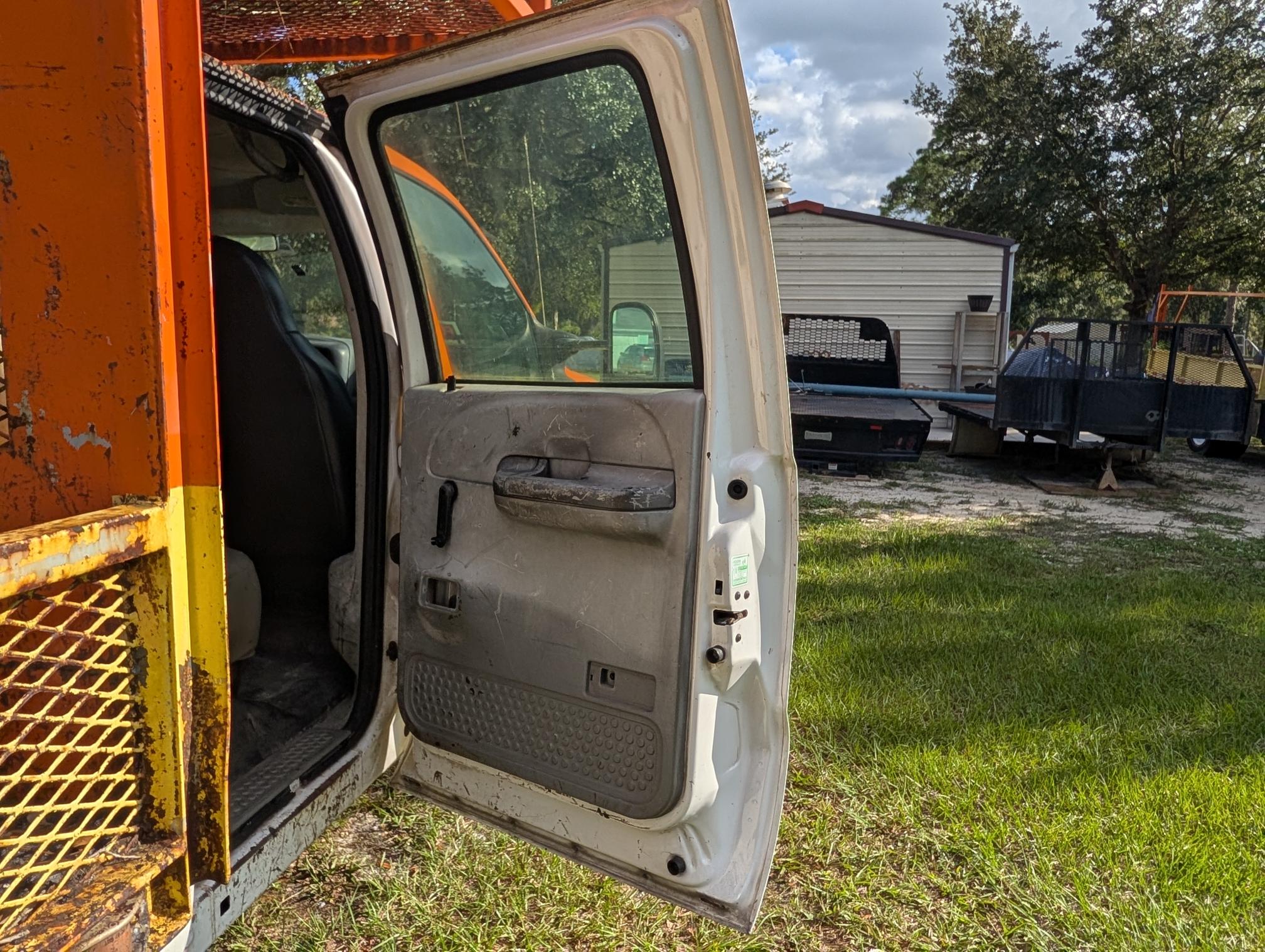 2003 FORD F550 - view 13 of 33