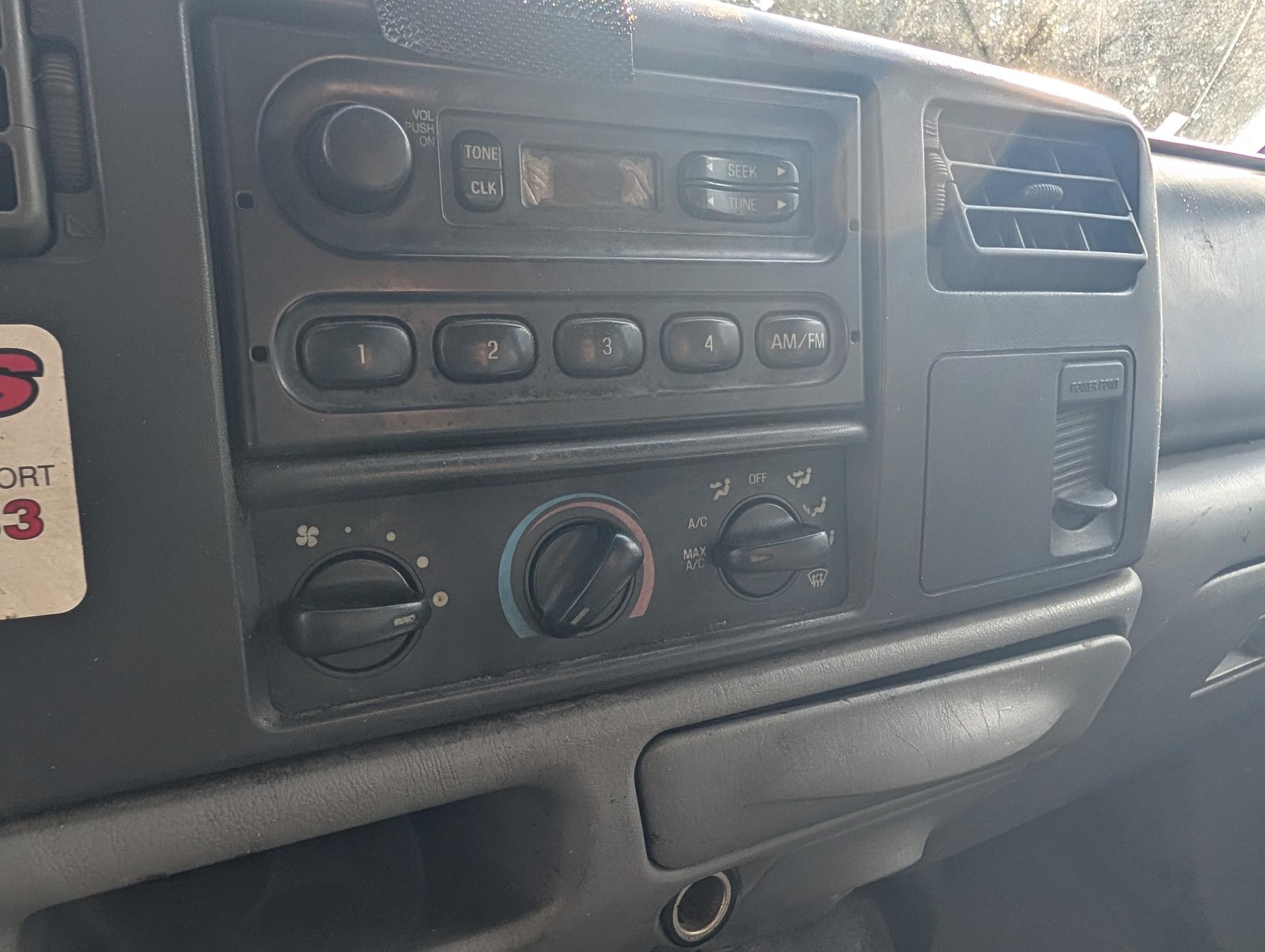 2003 FORD F550 - Image 10